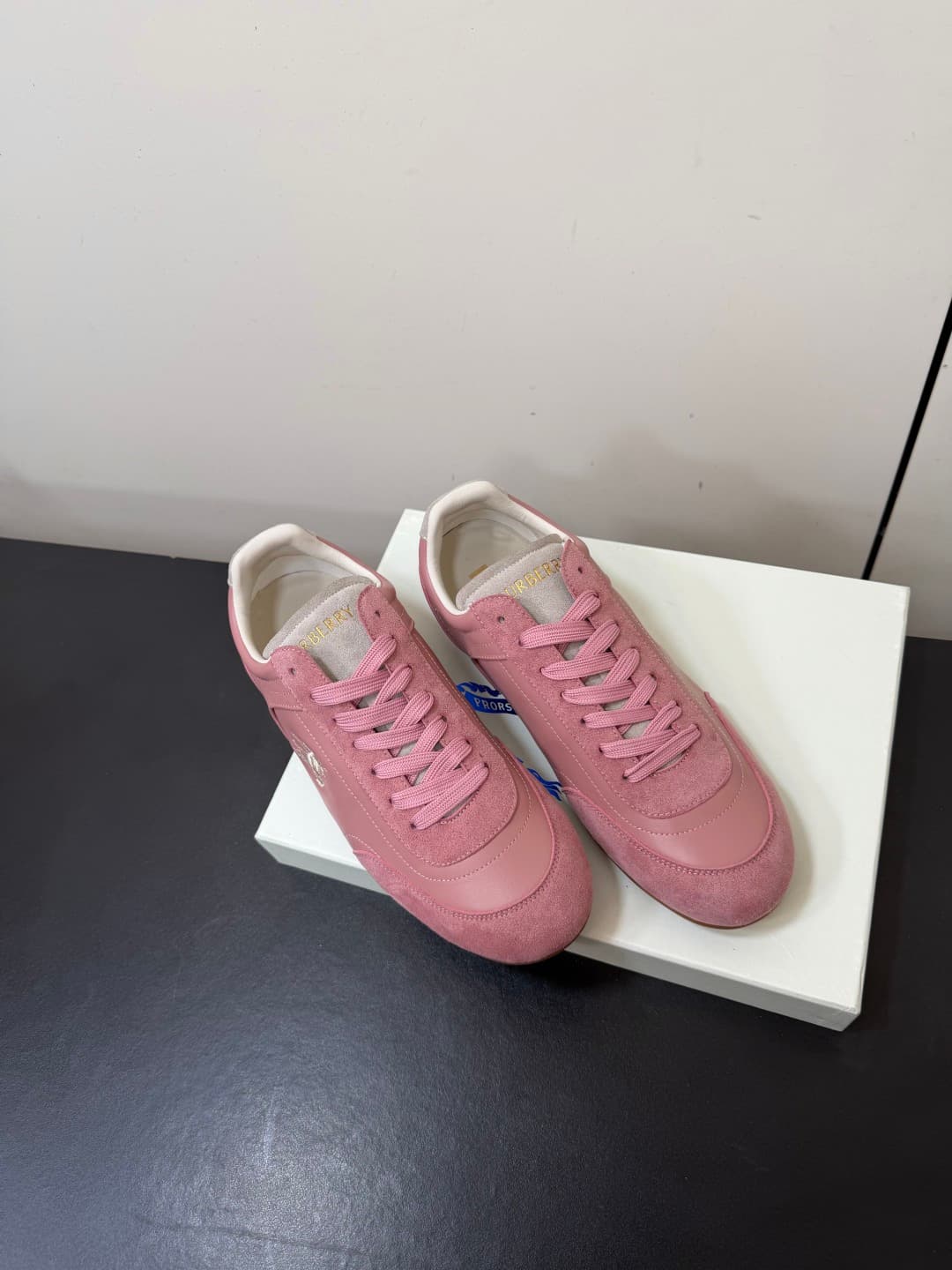 D3181 💰 Men's version 💰 Burberry Knight Runner series – Couple's edition, casual/athletic shoes, Dutch style shoes — image 2