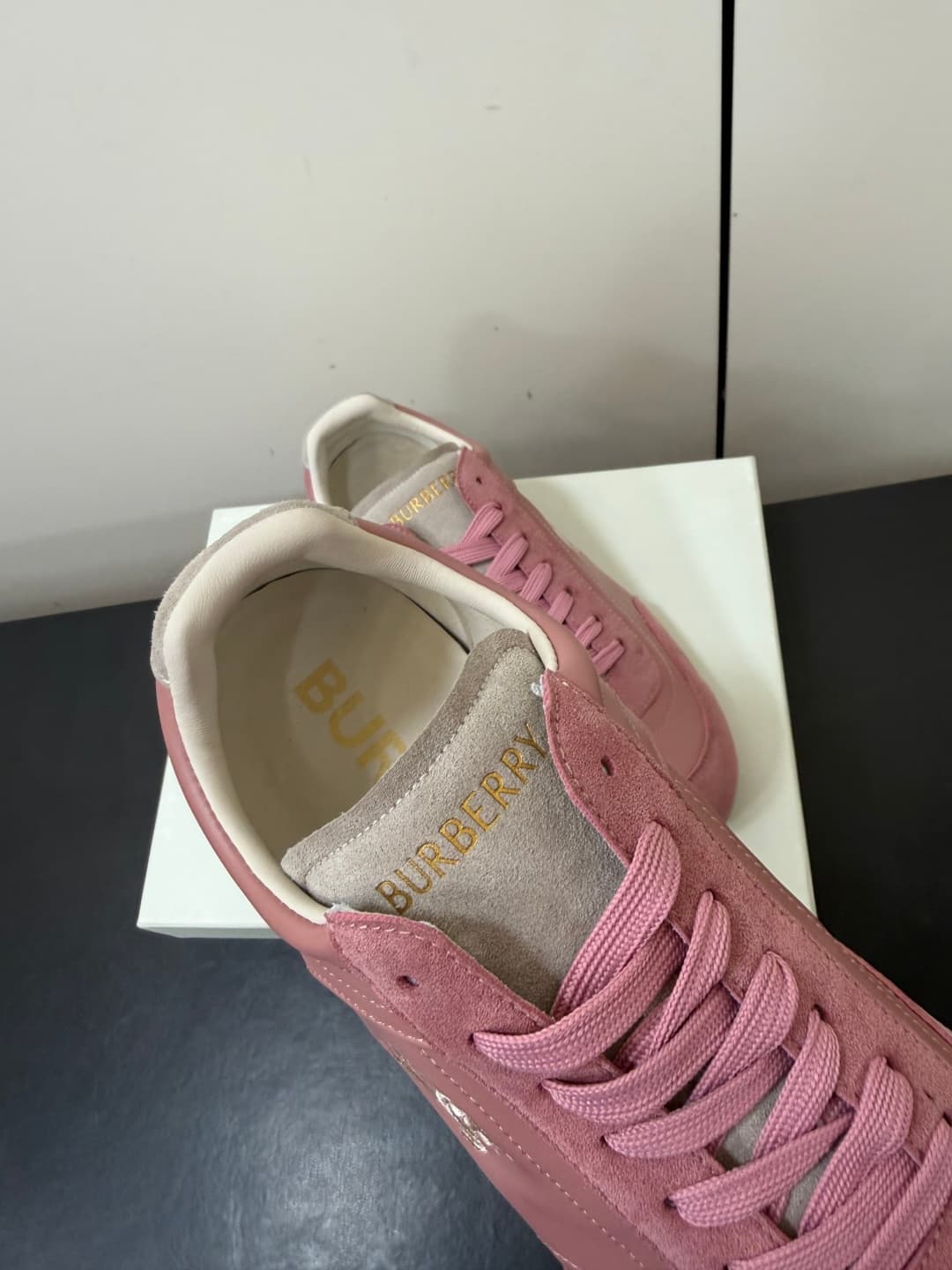 D3181 💰 Men's version 💰 Burberry Knight Runner series – Couple's edition, casual/athletic shoes, Dutch style shoes — image 7