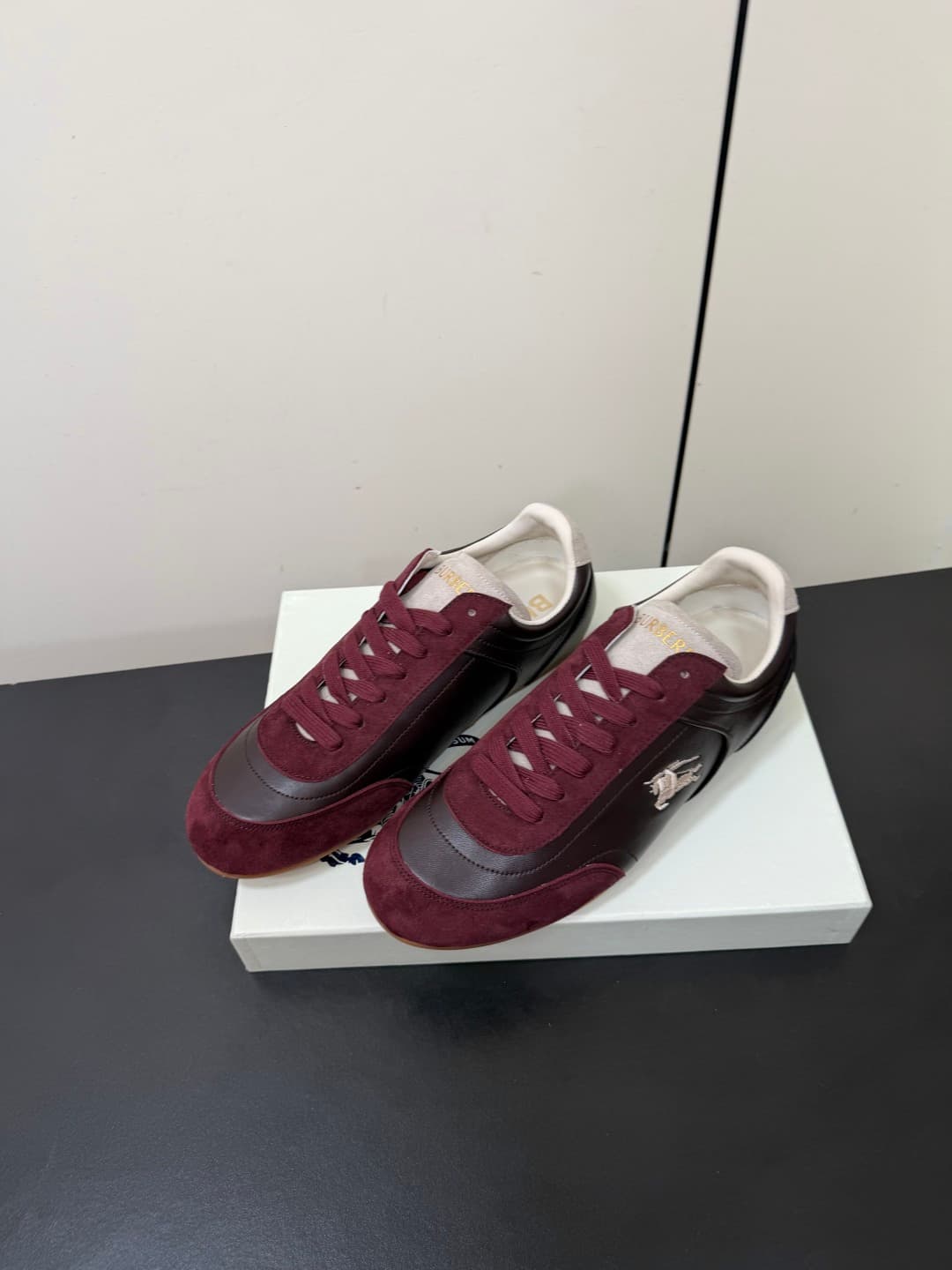 D3179 💰 Men's Model 💰 Burberry Knight Runner Collection – Couple’s Style, Casual & Sports Shoes, Dutch Shoes — image 3