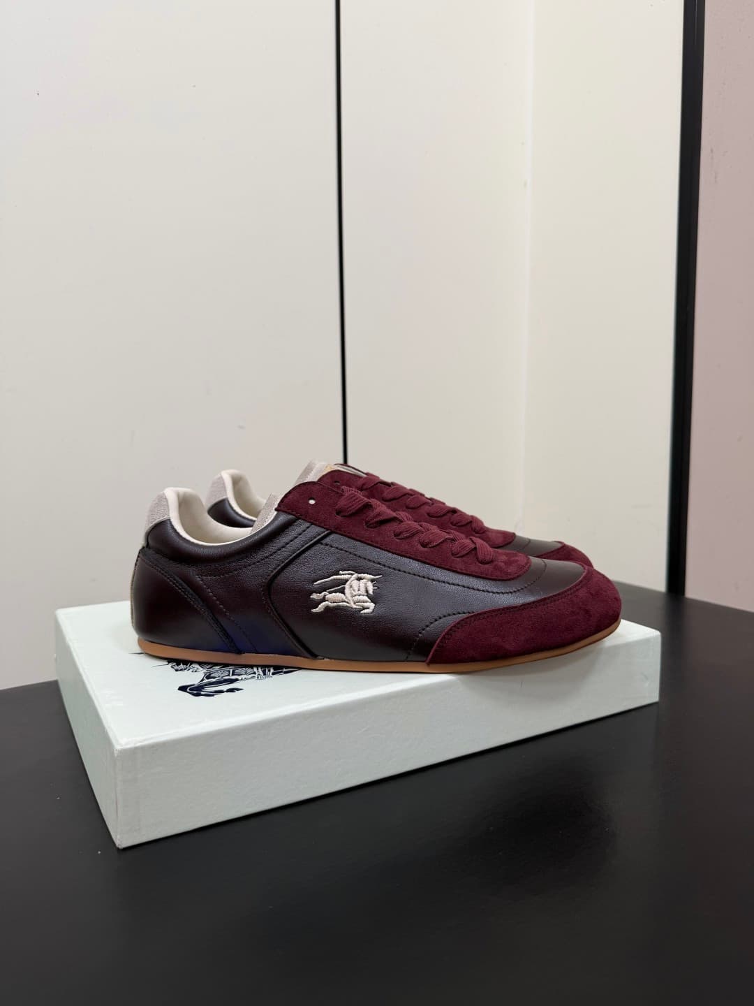 D3179 💰 Men's Model 💰 Burberry Knight Runner Collection – Couple’s Style, Casual & Sports Shoes, Dutch Shoes — image 4