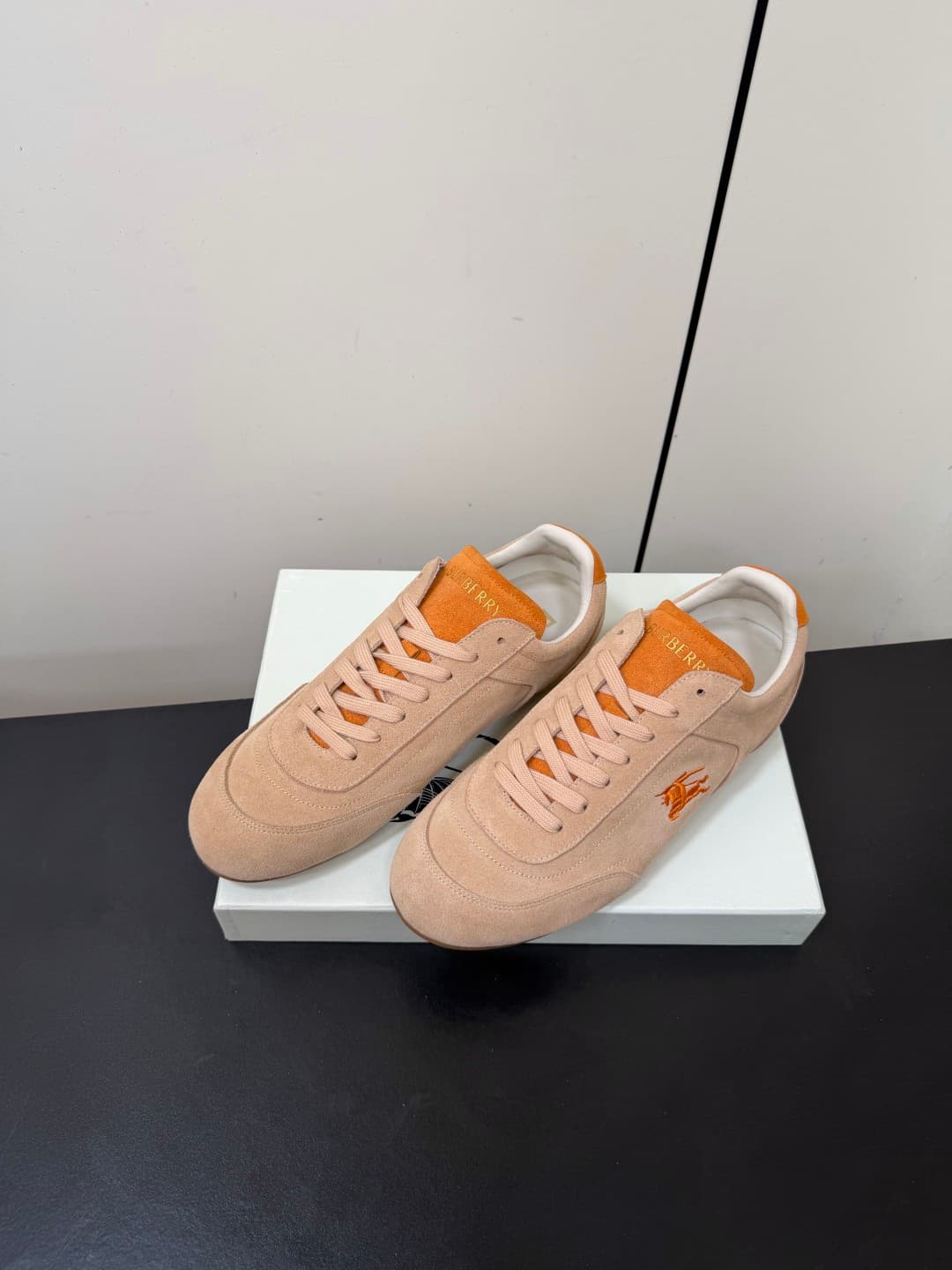 D3178 💰 Men's version 💰 Burberry Knight Runner series – Couple’s style, casual/sports shoes, boots — image 3