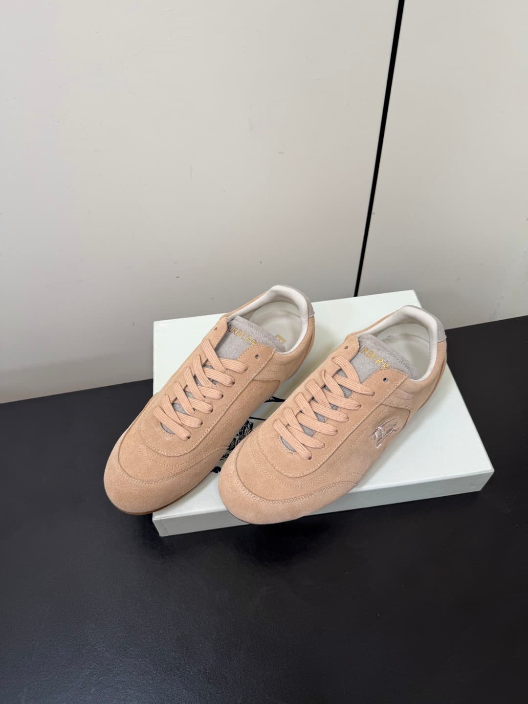 D3177 💰 Men's model 💰 Burberry Knight Runner series – Couple’s style, casual/sports shoes, boots — image 3
