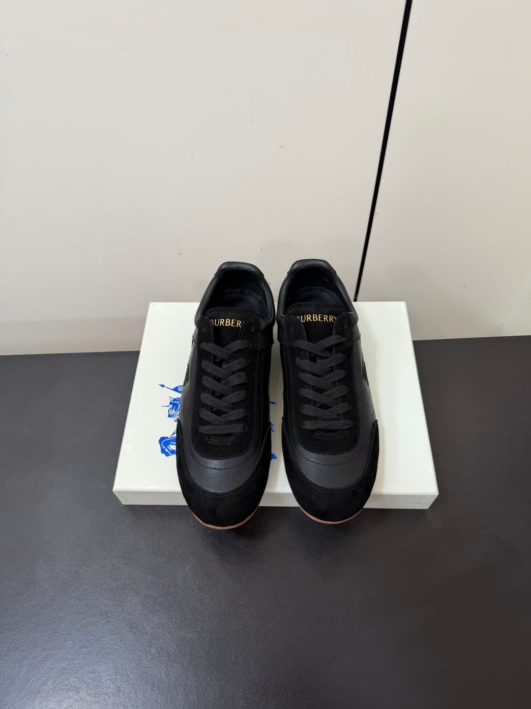 D3175 💰 Men's shoes💰 Burberry Knight Runner collection – couple’s style, casual/athletic shoes, loafers — image 1