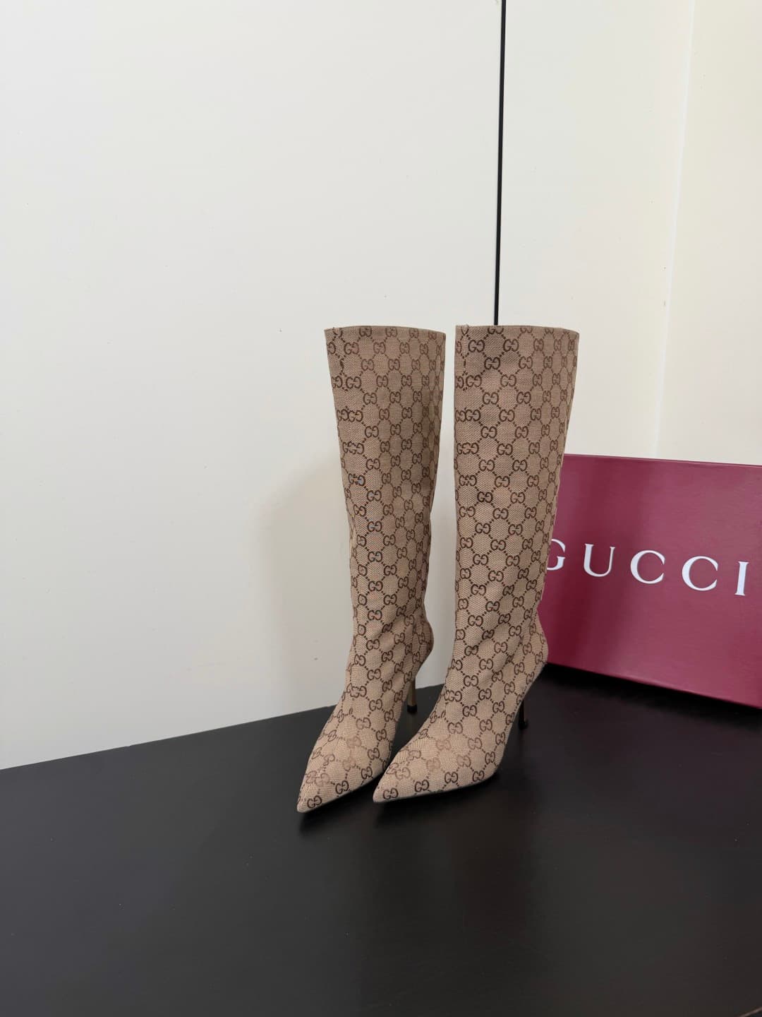 D7040 💰 GUCCI QZKEEP 0X0ZX autumn/winter high-topped riding boots with pointed toe and thin heel 26ss — image 3