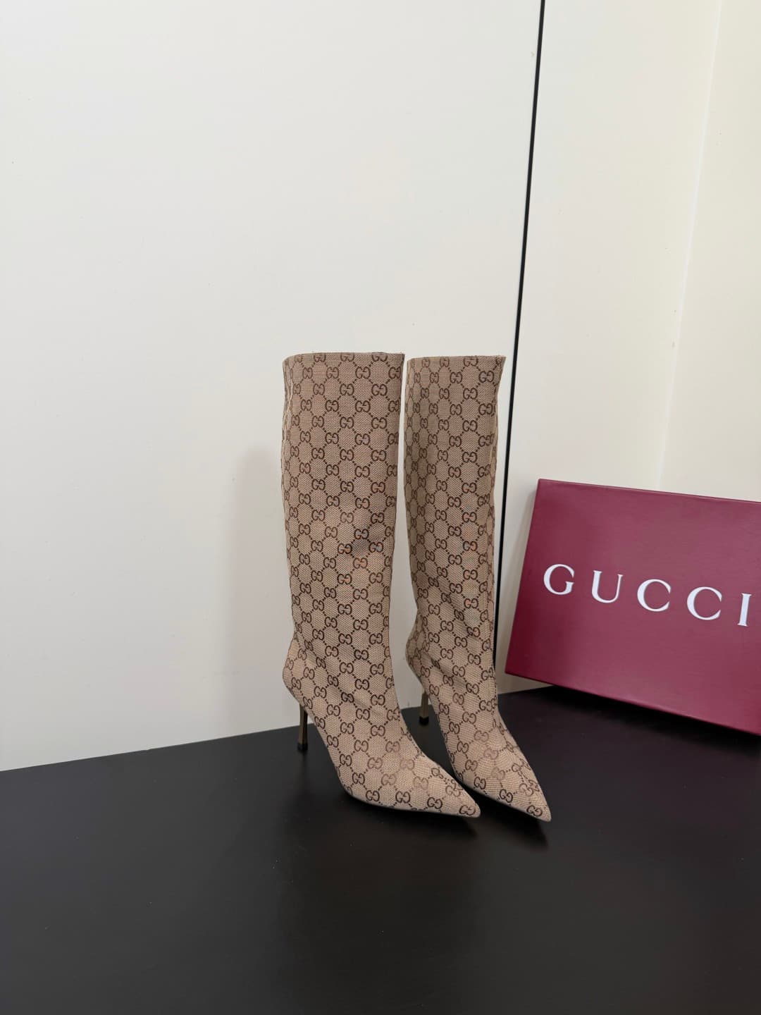 D7040 💰 GUCCI QZKEEP 0X0ZX autumn/winter high-topped riding boots with pointed toe and thin heel 26ss — image 2