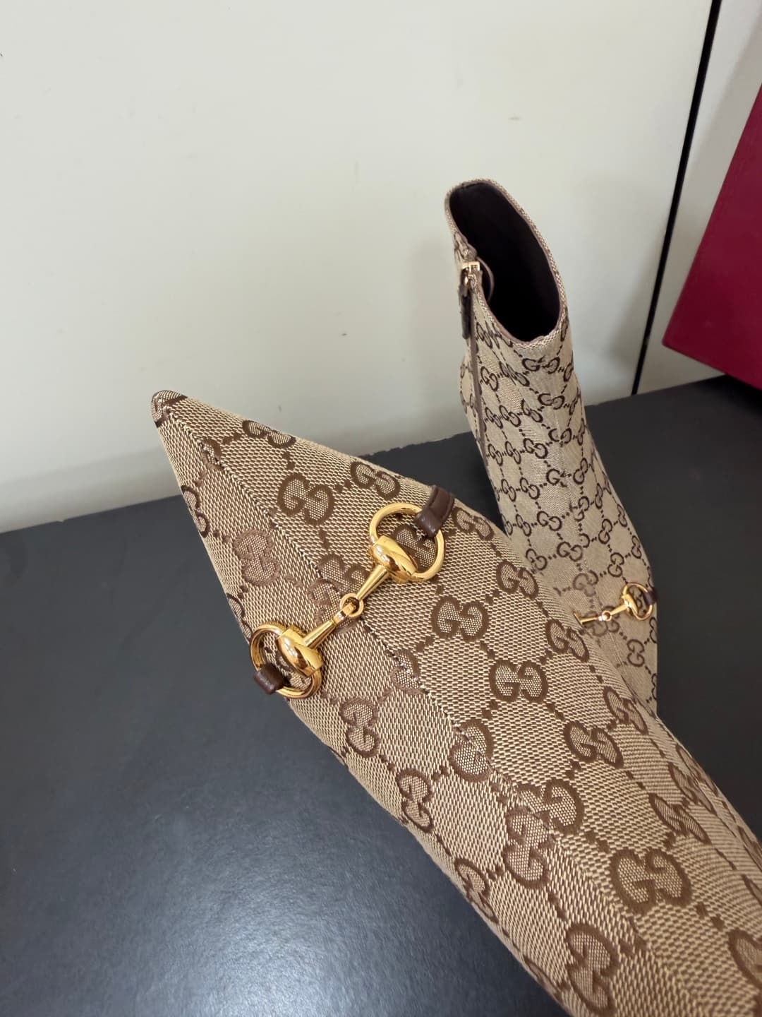 D7036 💰 GUCCI 26ss Fall/Winter high-toe buckle low-heel boots — image 6