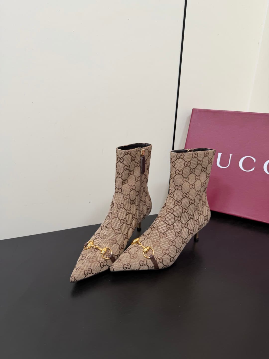 D7036 💰 GUCCI 26ss Fall/Winter high-toe buckle low-heel boots — image 3