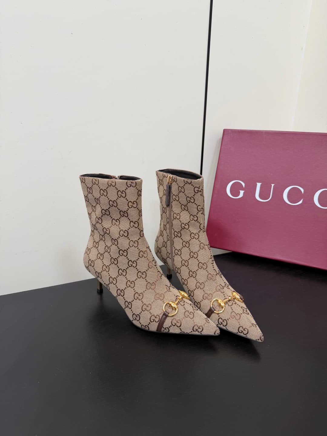 D7036 💰 GUCCI 26ss Fall/Winter high-toe buckle low-heel boots — image 2