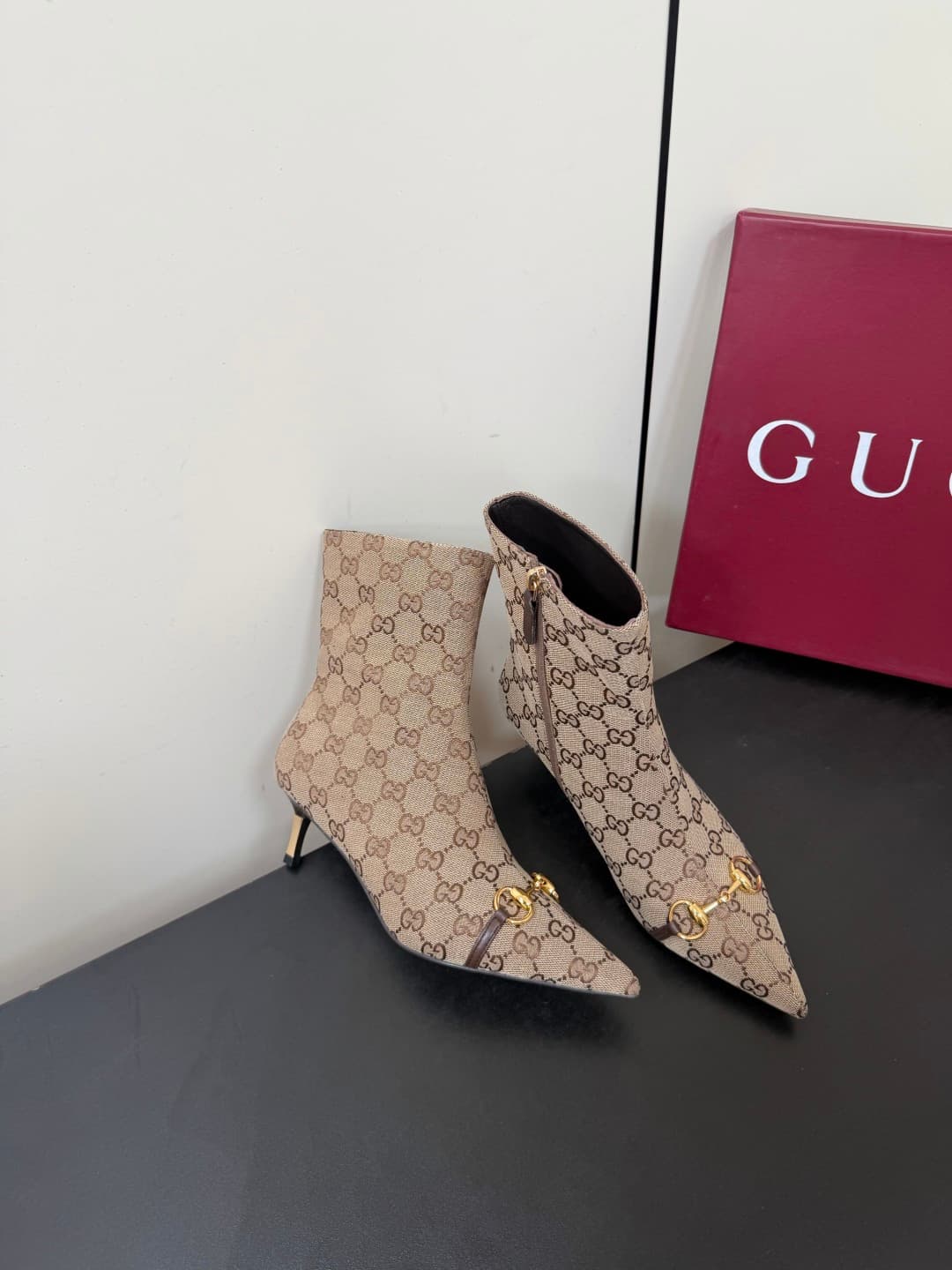 D7036 💰 GUCCI 26ss Fall/Winter high-toe buckle low-heel boots — image 5