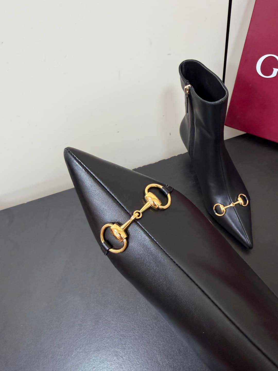 D7041 💰 GUCCI 26ss autumn/winter high-toe buttoned boots with a thin heel — image 6