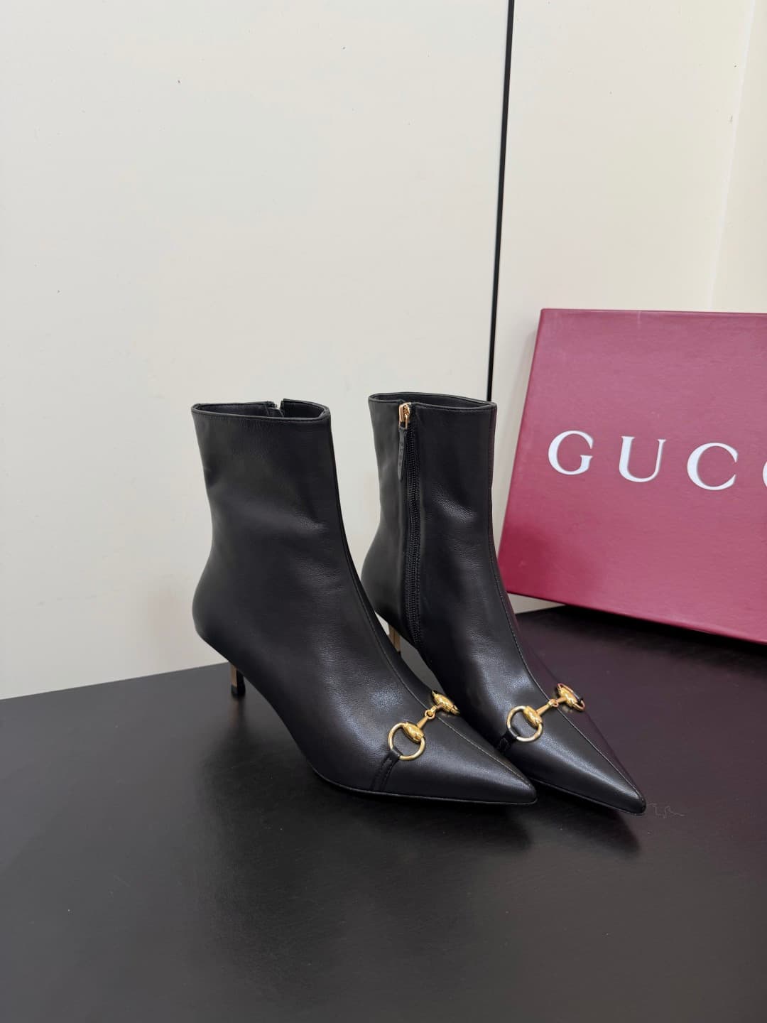 D7041 💰 GUCCI 26ss autumn/winter high-toe buttoned boots with a thin heel — image 2