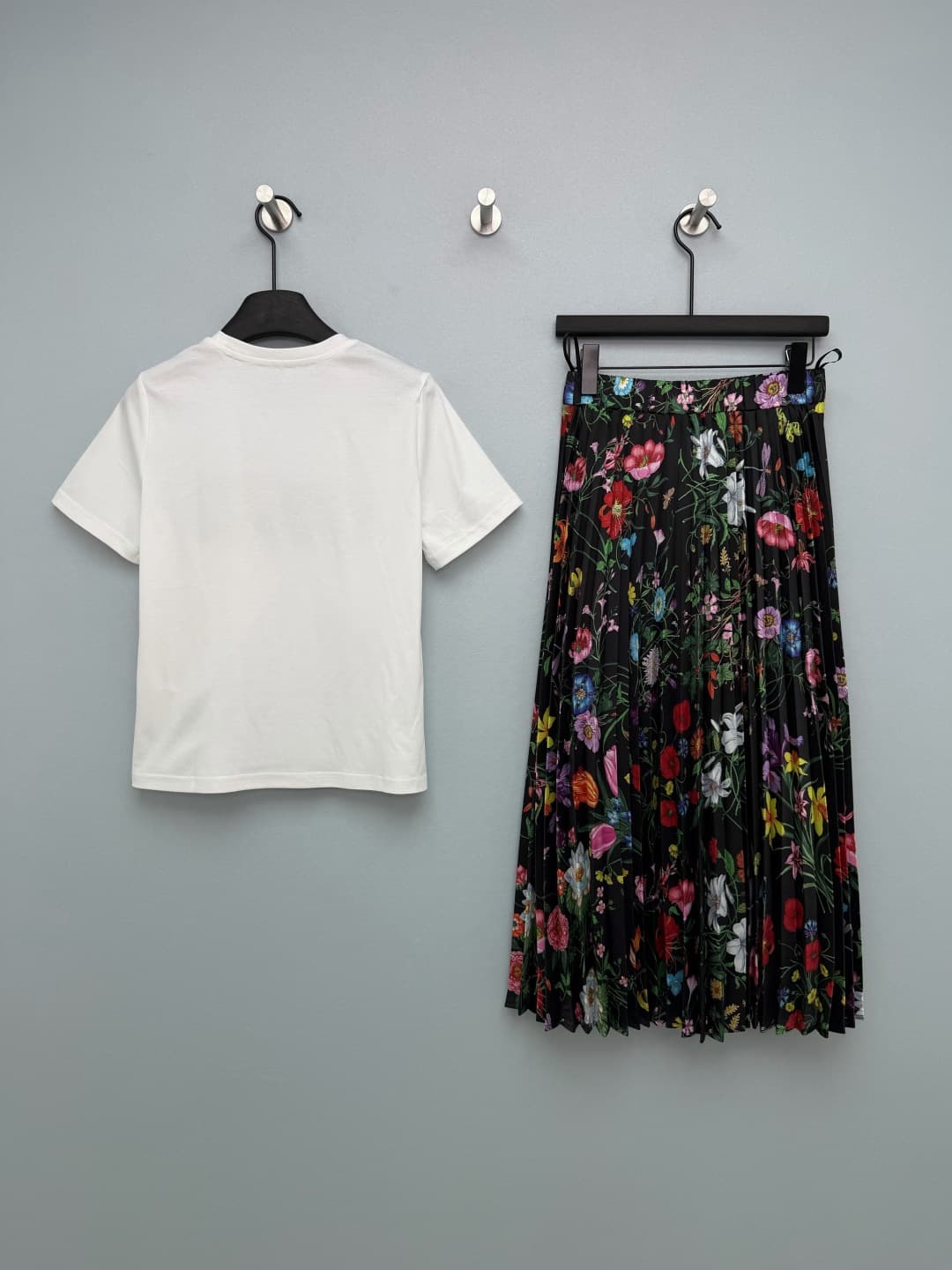 C18432 🔥🔥GUCC*26 New vintage/retro flower pleated skirt set: printed logo short-sleeve T-shirt + matching flower pleated skirt collection. The flower logo embroidered on the T-shirt and the skirt print complement each other perfectly, enhancing the elegan — image 8