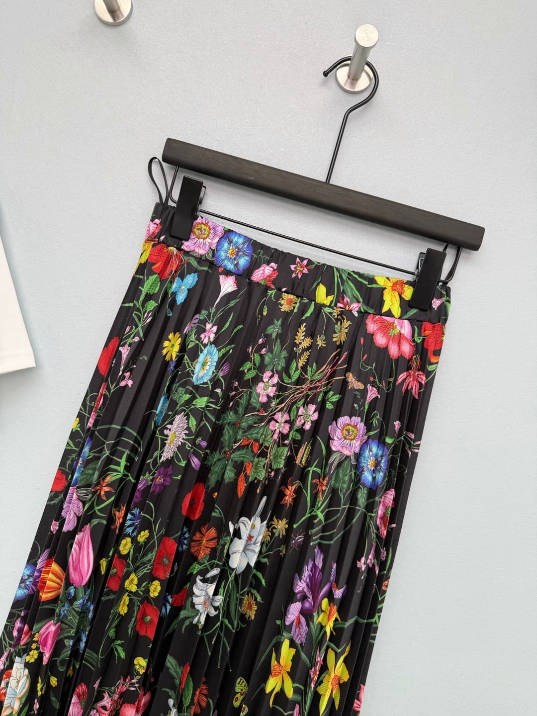 C18432 🔥🔥GUCC*26 New vintage/retro flower pleated skirt set: printed logo short-sleeve T-shirt + matching flower pleated skirt collection. The flower logo embroidered on the T-shirt and the skirt print complement each other perfectly, enhancing the elegan — image 6