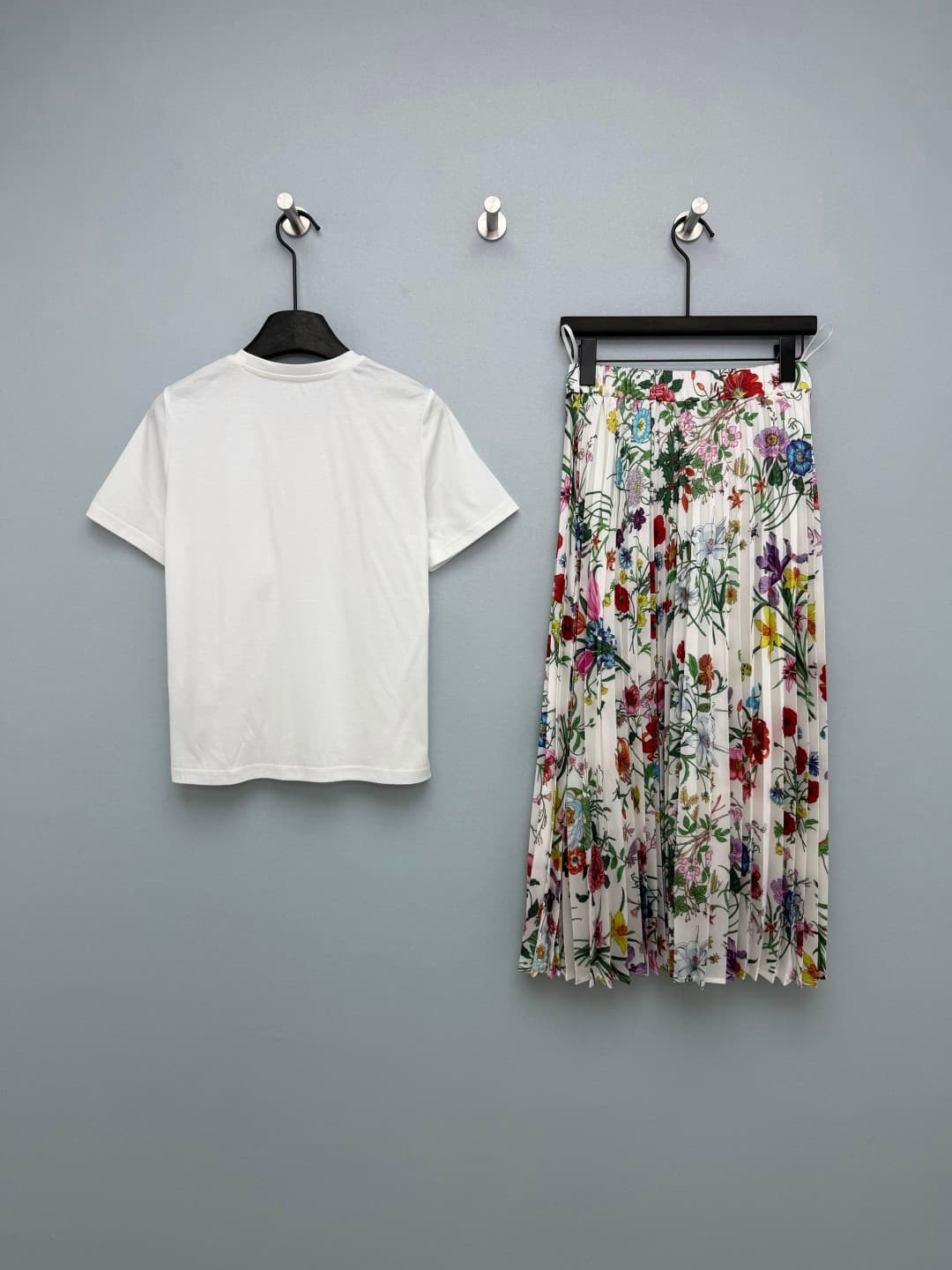 C18431 🔥🔥GUCC*26 New vintage/retro flower pleated skirt set: printed LOGO short-sleeve T-shirt + matching flower pleated skirt collection. The floral LOGO embroidered on the T-shirt and the skirt print complement each other perfectly, enhancing the elegan — image 8