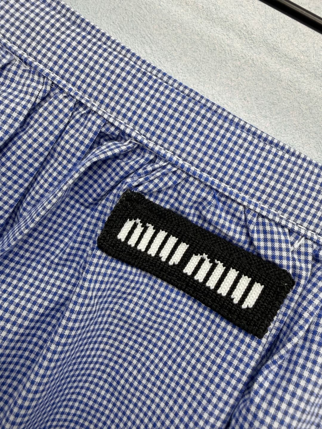 C18409 🔥🔥miumi*26 New vintage/retro blue-check pattern skirt. Made of a light blue-white fine-check fabric, it has a fresh vintage vibe and enhances the spring atmosphere. It features a adjustable waist + pleated front design, providing strong comfort aro — image 2