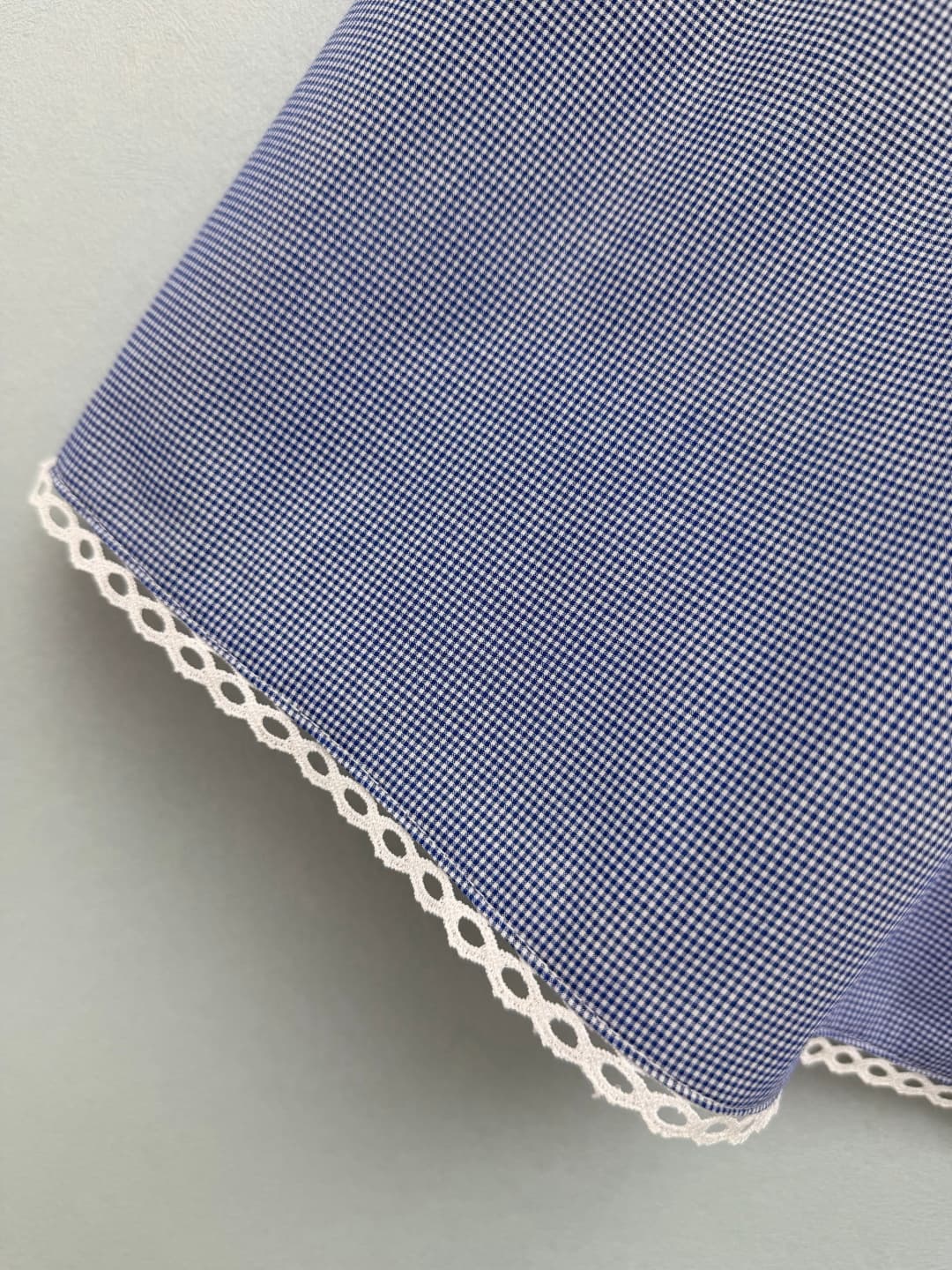 C18409 🔥🔥miumi*26 New vintage/retro blue-check pattern skirt. Made of a light blue-white fine-check fabric, it has a fresh vintage vibe and enhances the spring atmosphere. It features a adjustable waist + pleated front design, providing strong comfort aro — image 6