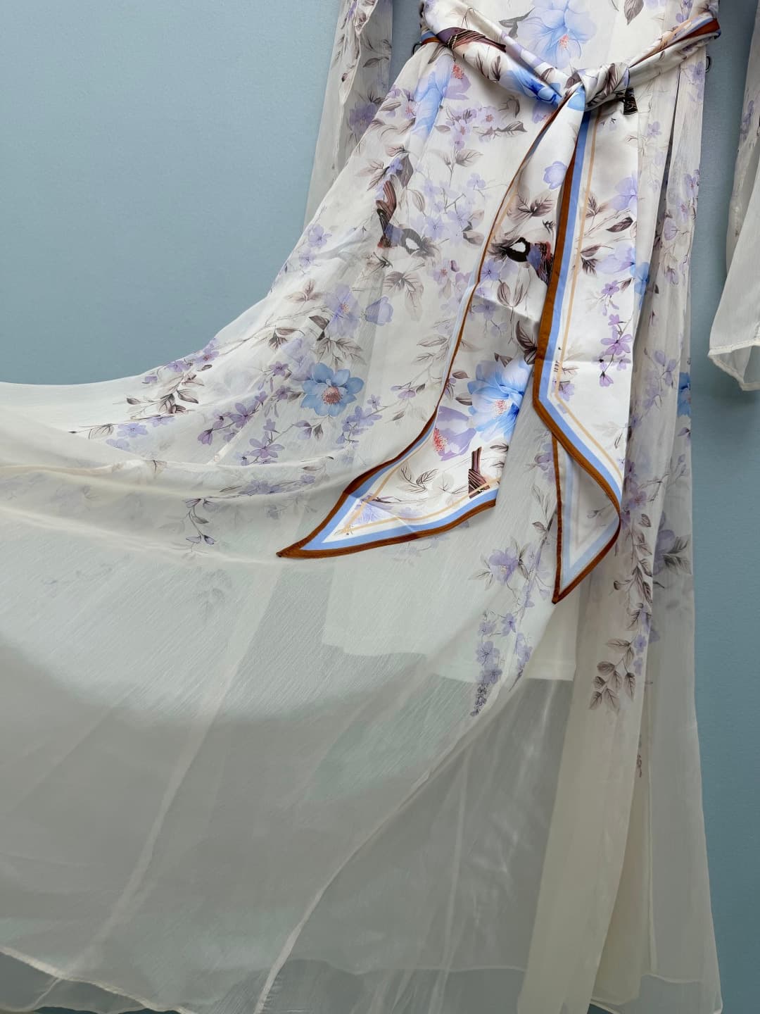 C18408 🔥🔥Zimmerman*26 – A new style chiffon dress with bird-and-flower patterns in blue-purple ink style. The patterns have delicate gradients, and the light beige background adds a poetic touch. The details of the birds and flowers make the dress even mo — image 6
