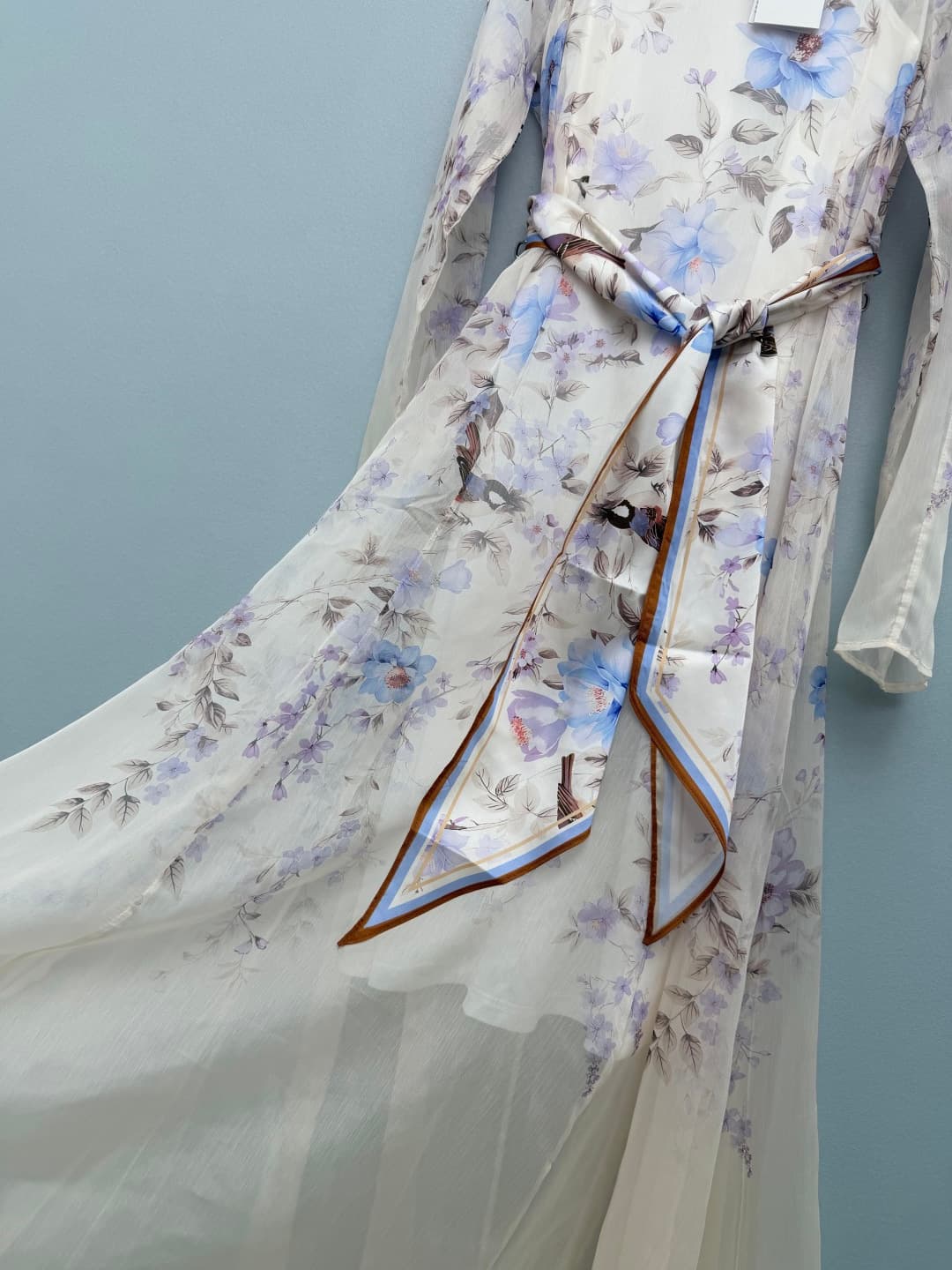 C18408 🔥🔥Zimmerman*26 – A new style chiffon dress with bird-and-flower patterns in blue-purple ink style. The patterns have delicate gradients, and the light beige background adds a poetic touch. The details of the birds and flowers make the dress even mo — image 5