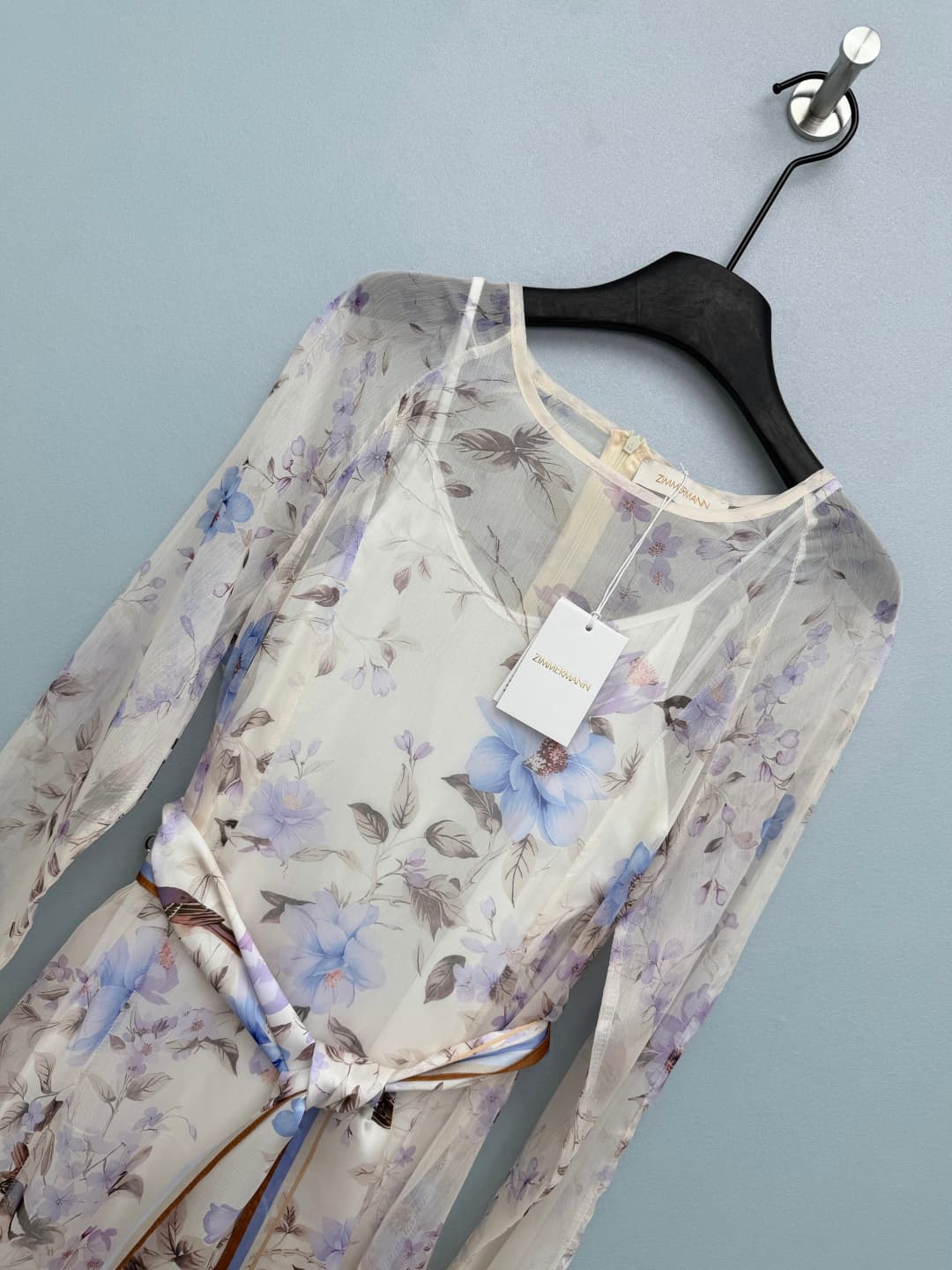 C18408 🔥🔥Zimmerman*26 – A new style chiffon dress with bird-and-flower patterns in blue-purple ink style. The patterns have delicate gradients, and the light beige background adds a poetic touch. The details of the birds and flowers make the dress even mo — image 2