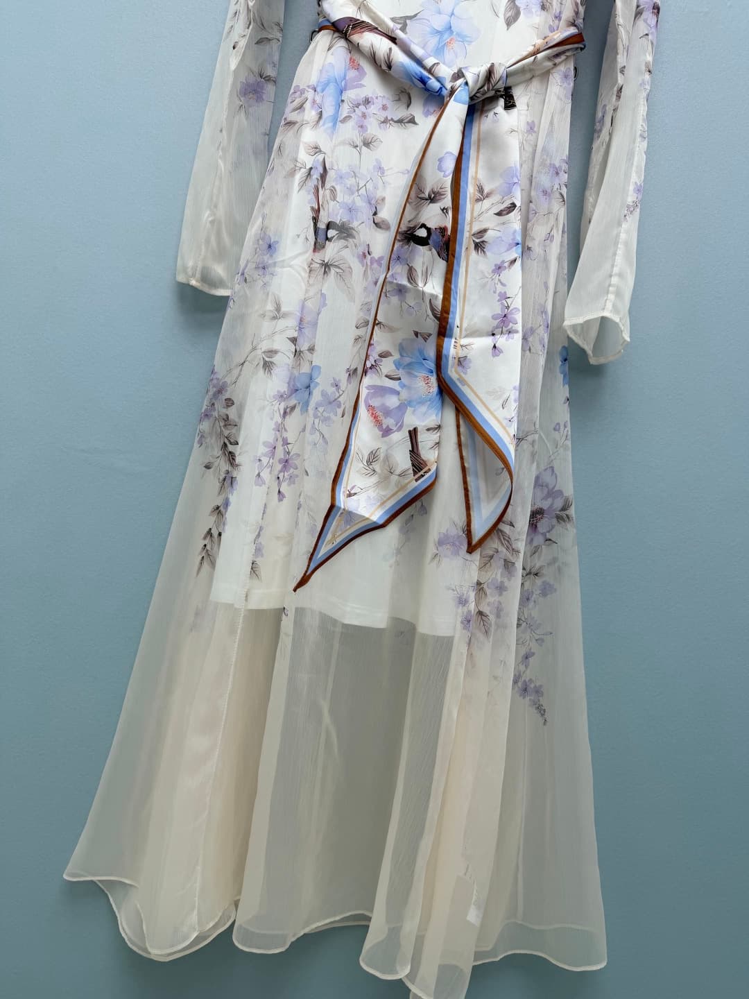 C18408 🔥🔥Zimmerman*26 – A new style chiffon dress with bird-and-flower patterns in blue-purple ink style. The patterns have delicate gradients, and the light beige background adds a poetic touch. The details of the birds and flowers make the dress even mo — image 8