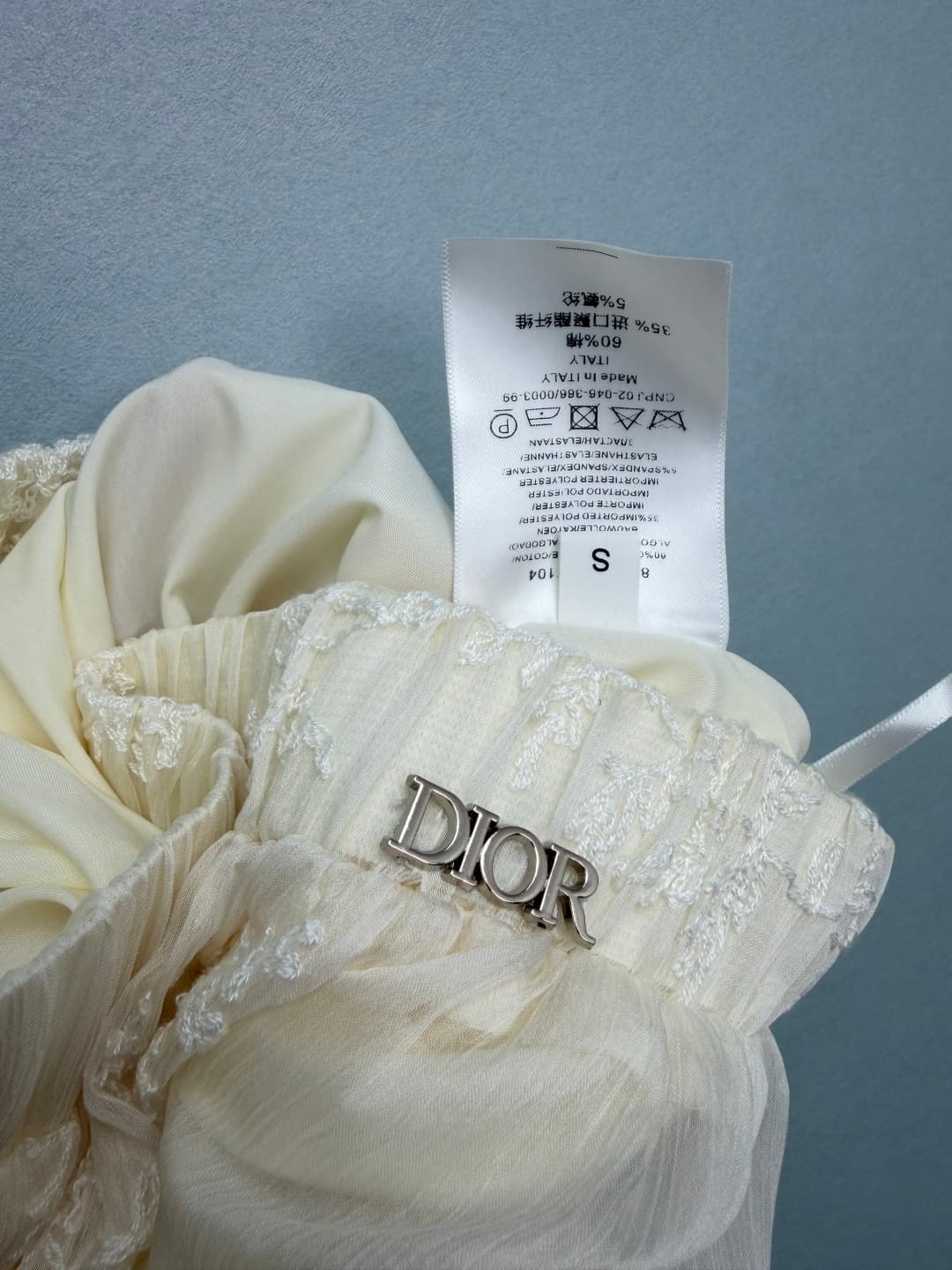 C18375 🔥🔥Dio* 26 – New-style embroidered netting skirt with a waistband featuring DIOR logo. High brand recognition, subtle yet luxurious appearance, with fine details. Full-body design adorned with intricate plant and flower embroidery; handcrafted feel. — image 7