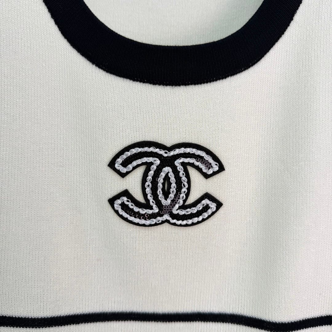 C18455 🆕Ch*26 – New spring/summer knitted vest with black and white stripes. Simple yet classic design; double C embroidery on the chest makes it highly distinctive. The knitted fabric has good elasticity and provides comfortable fit. Short cut, suitable  — image 5