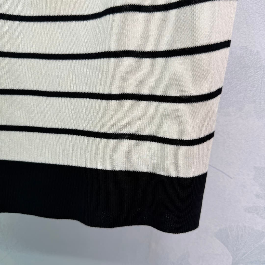 C18455 🆕Ch*26 – New spring/summer knitted vest with black and white stripes. Simple yet classic design; double C embroidery on the chest makes it highly distinctive. The knitted fabric has good elasticity and provides comfortable fit. Short cut, suitable  — image 7