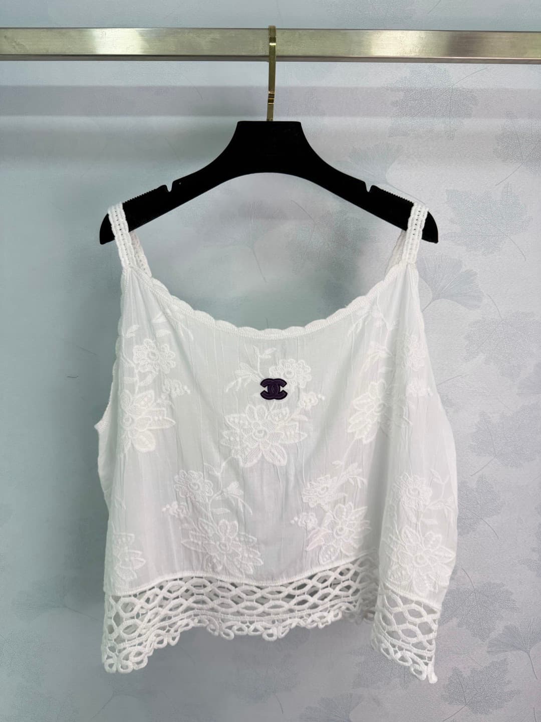 C18451 🆕Ch*26 – New spring/summer white embroidered straps top. Made of a lightweight, breathable fabric, it’s extremely comfortable to wear in summer! Delicate floral embroidery and open-weave hem design; great attention to detail. There are double C sym — image 1