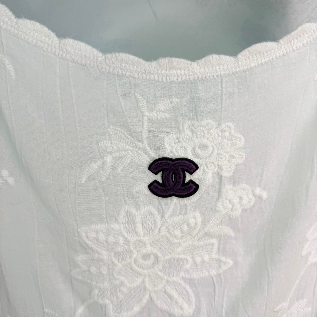 C18451 🆕Ch*26 – New spring/summer white embroidered straps top. Made of a lightweight, breathable fabric, it’s extremely comfortable to wear in summer! Delicate floral embroidery and open-weave hem design; great attention to detail. There are double C sym — image 5