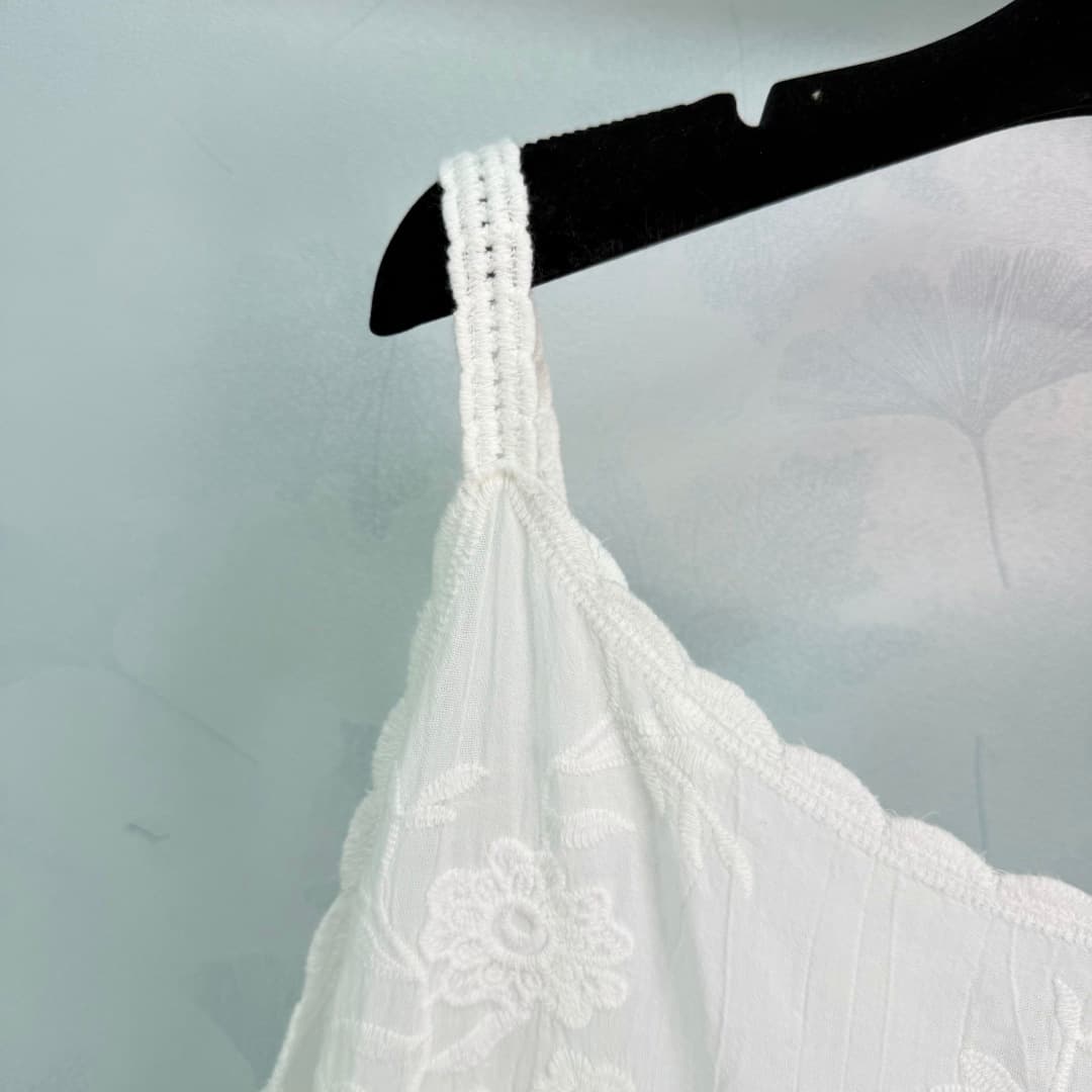 C18451 🆕Ch*26 – New spring/summer white embroidered straps top. Made of a lightweight, breathable fabric, it’s extremely comfortable to wear in summer! Delicate floral embroidery and open-weave hem design; great attention to detail. There are double C sym — image 4