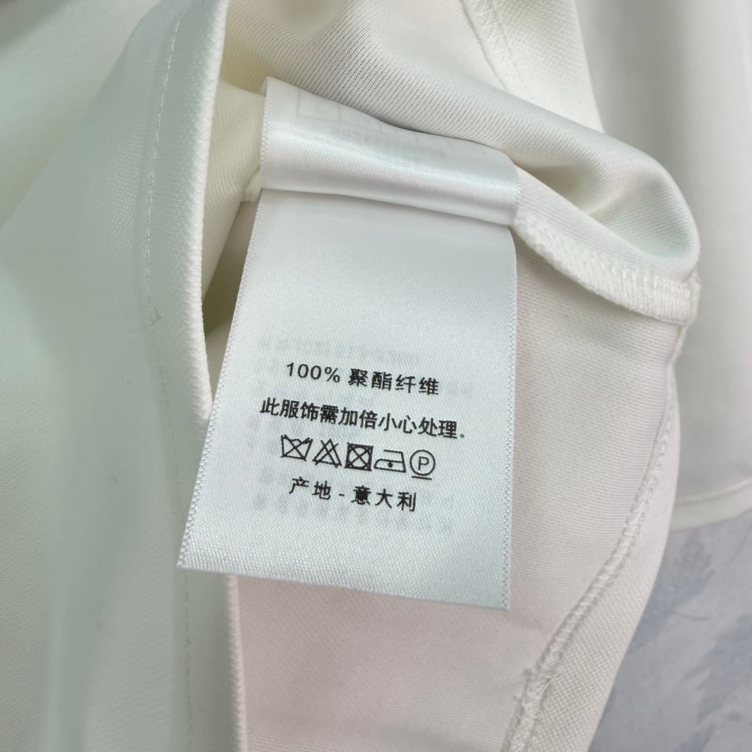 C18446 🆕Dio*26 – New spring/summer polo shirt without sleeves. It features a sleeveless vest and a high-waist skirt with a minimalist academic style design. The polo collar has stripes, and the logo on the chest is exquisitely embroidered. The fabric is s — image 6