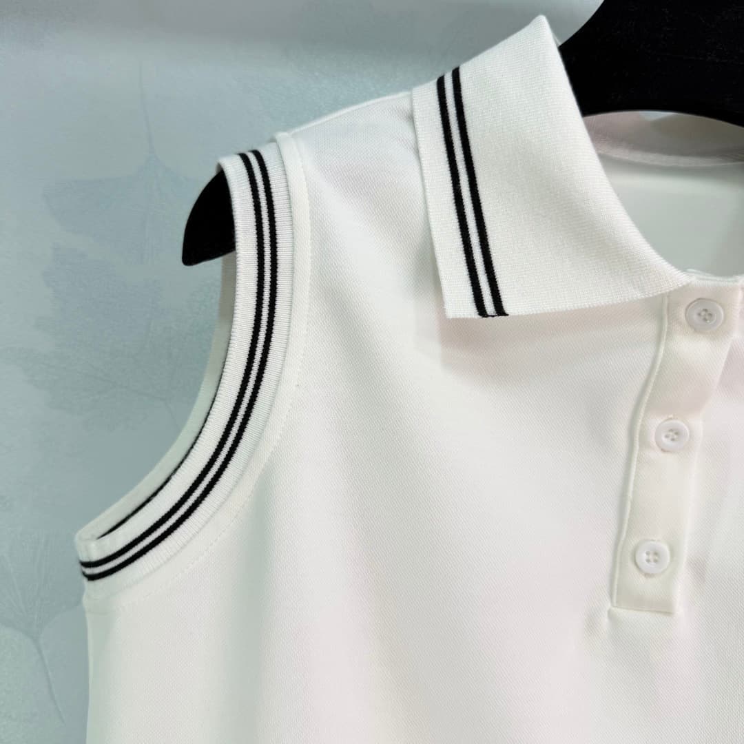C18446 🆕Dio*26 – New spring/summer polo shirt without sleeves. It features a sleeveless vest and a high-waist skirt with a minimalist academic style design. The polo collar has stripes, and the logo on the chest is exquisitely embroidered. The fabric is s — image 3