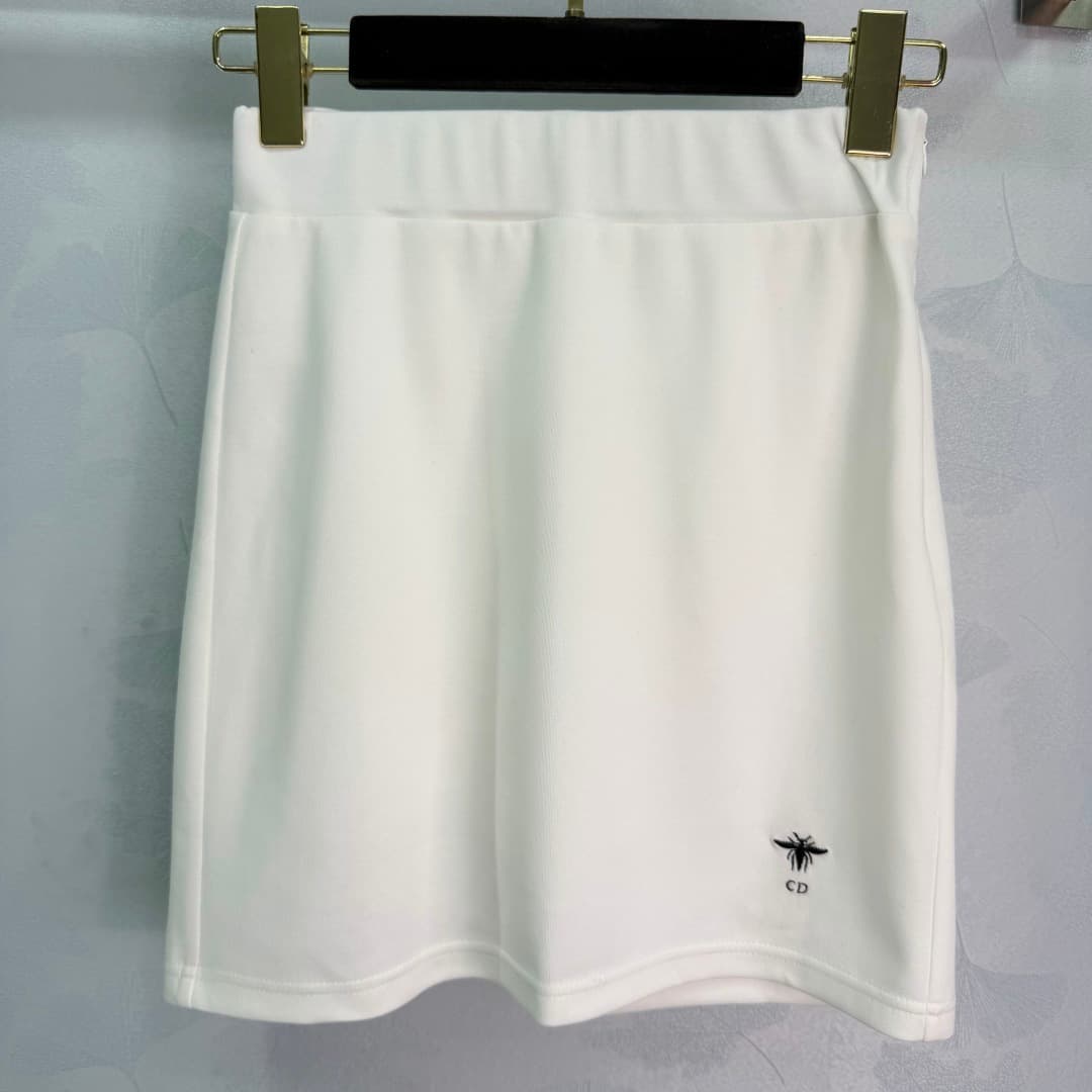 C18446 🆕Dio*26 – New spring/summer polo shirt without sleeves. It features a sleeveless vest and a high-waist skirt with a minimalist academic style design. The polo collar has stripes, and the logo on the chest is exquisitely embroidered. The fabric is s — image 7