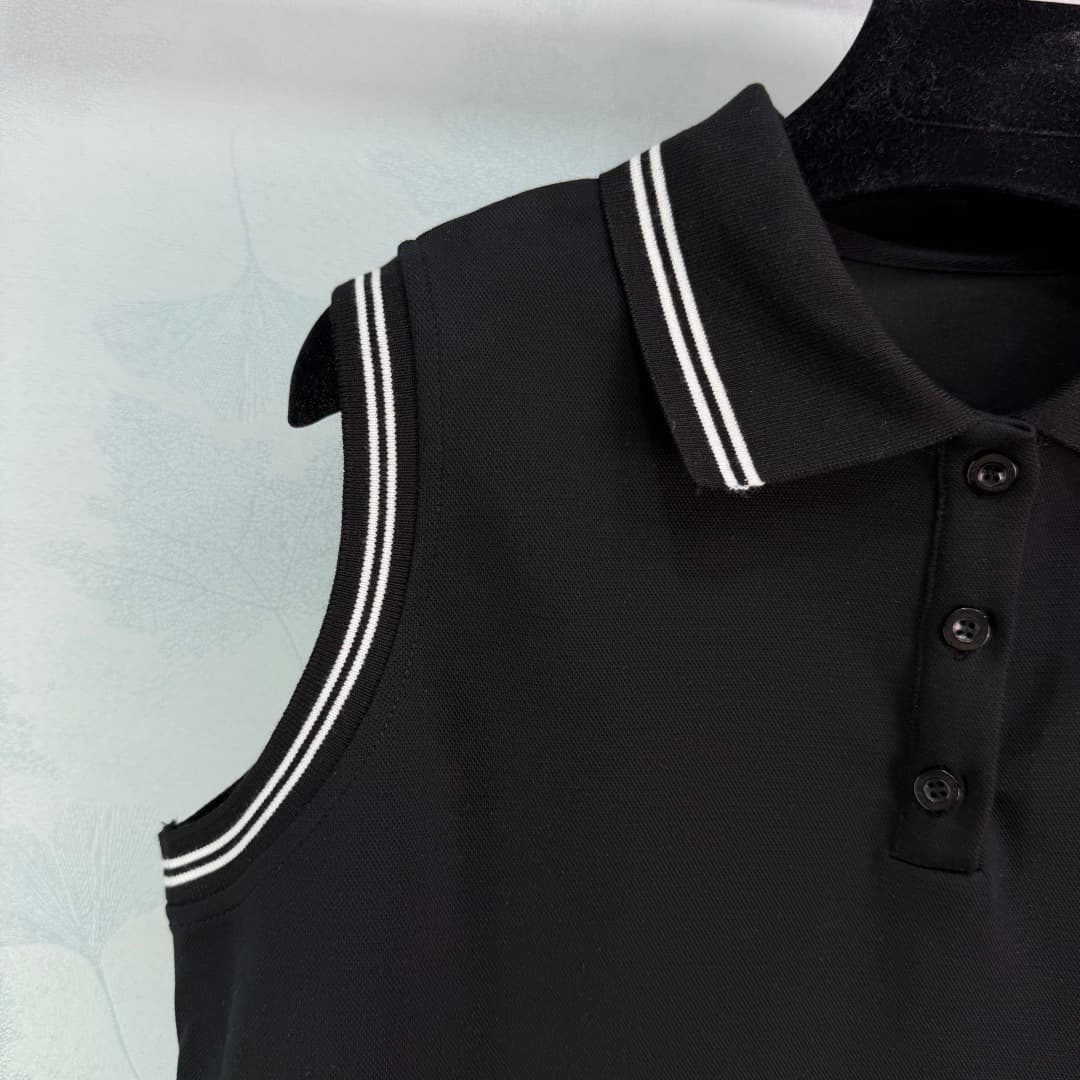 C18447 🆕Dio*26 – New spring/summer polo shirt without sleeves. It includes a sleeveless vest and a high-waist skirt with a tailored design. The polo collar features stripes, and the logo on the chest is exquisitely embroidered. The fabric is soft and comf — image 3