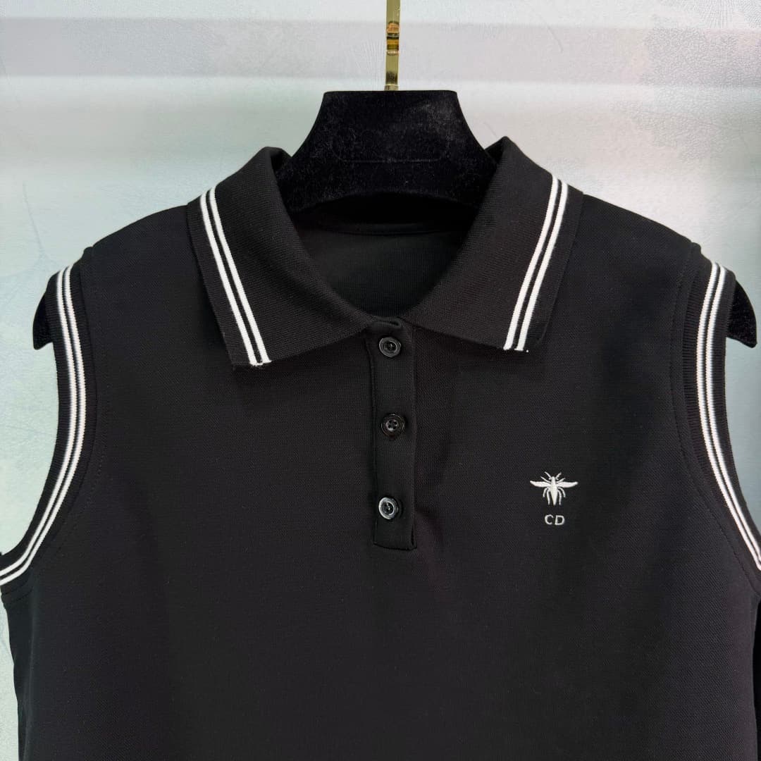 C18447 🆕Dio*26 – New spring/summer polo shirt without sleeves. It includes a sleeveless vest and a high-waist skirt with a tailored design. The polo collar features stripes, and the logo on the chest is exquisitely embroidered. The fabric is soft and comf — image 2