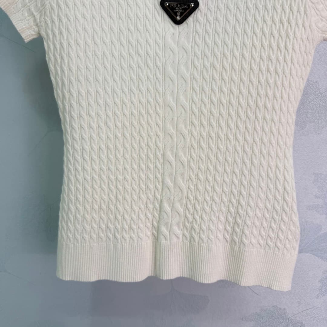 C18436 🆕Pr*26 – New spring/summer short sleeves with embossed patterns. Made from high-quality knitted fabric, and the embossed design adds a stylish touch! The U-neck shape helps to accentuate the neckline, while the straight shoulders and tailored fit h — image 7