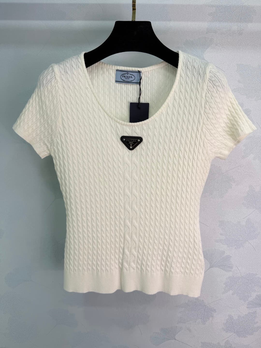 C18436 🆕Pr*26 – New spring/summer short sleeves with embossed patterns. Made from high-quality knitted fabric, and the embossed design adds a stylish touch! The U-neck shape helps to accentuate the neckline, while the straight shoulders and tailored fit h — image 4