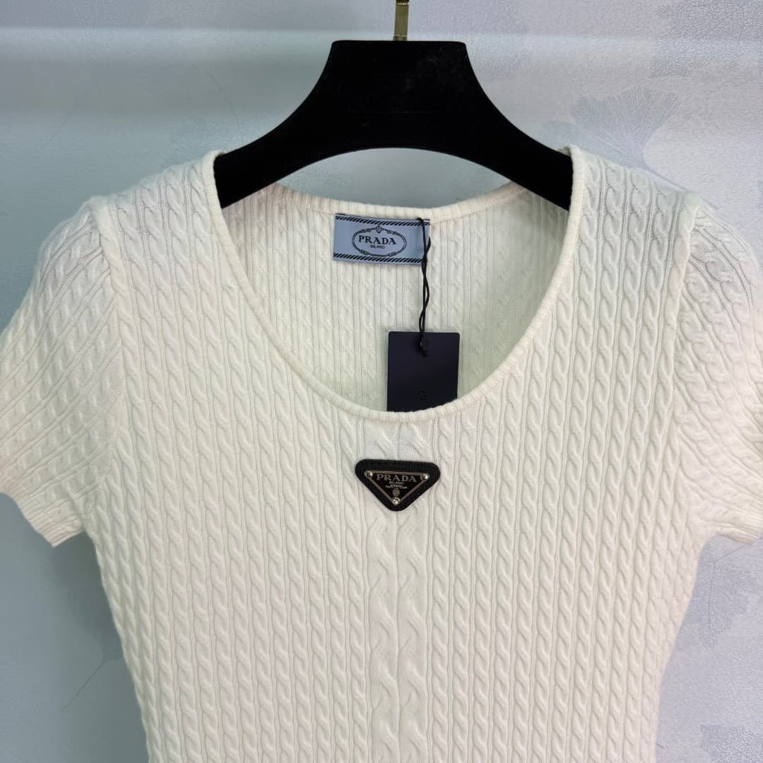 C18436 🆕Pr*26 – New spring/summer short sleeves with embossed patterns. Made from high-quality knitted fabric, and the embossed design adds a stylish touch! The U-neck shape helps to accentuate the neckline, while the straight shoulders and tailored fit h — image 5