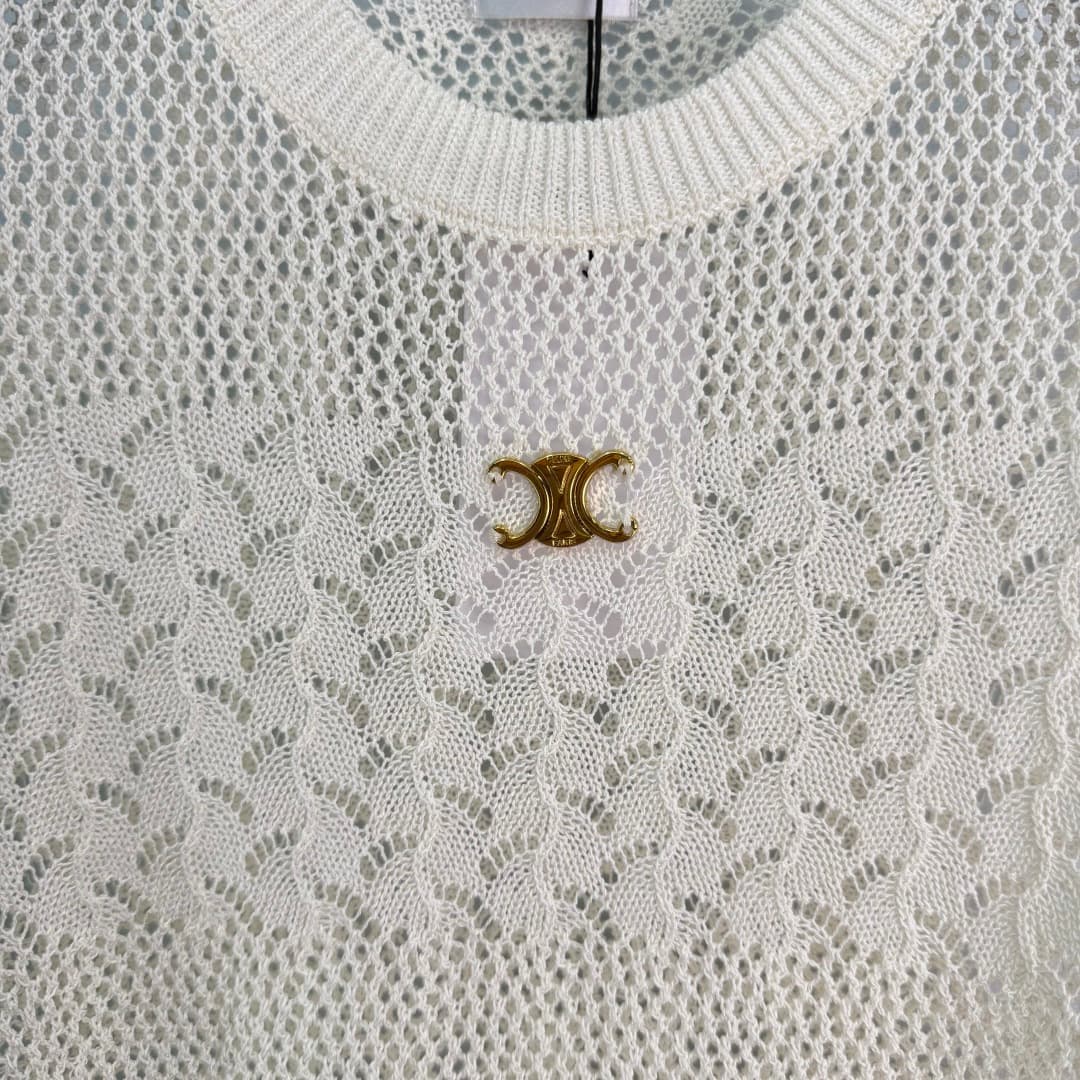 C18434 🆕CE*26 – New spring/summer short sleeves with openwork patterns. Lightweight and breathable, very comfortable to wear in summer! The openwork pattern combined with a net-like design on the shoulders creates a rich texture; the metal logo on the che — image 6