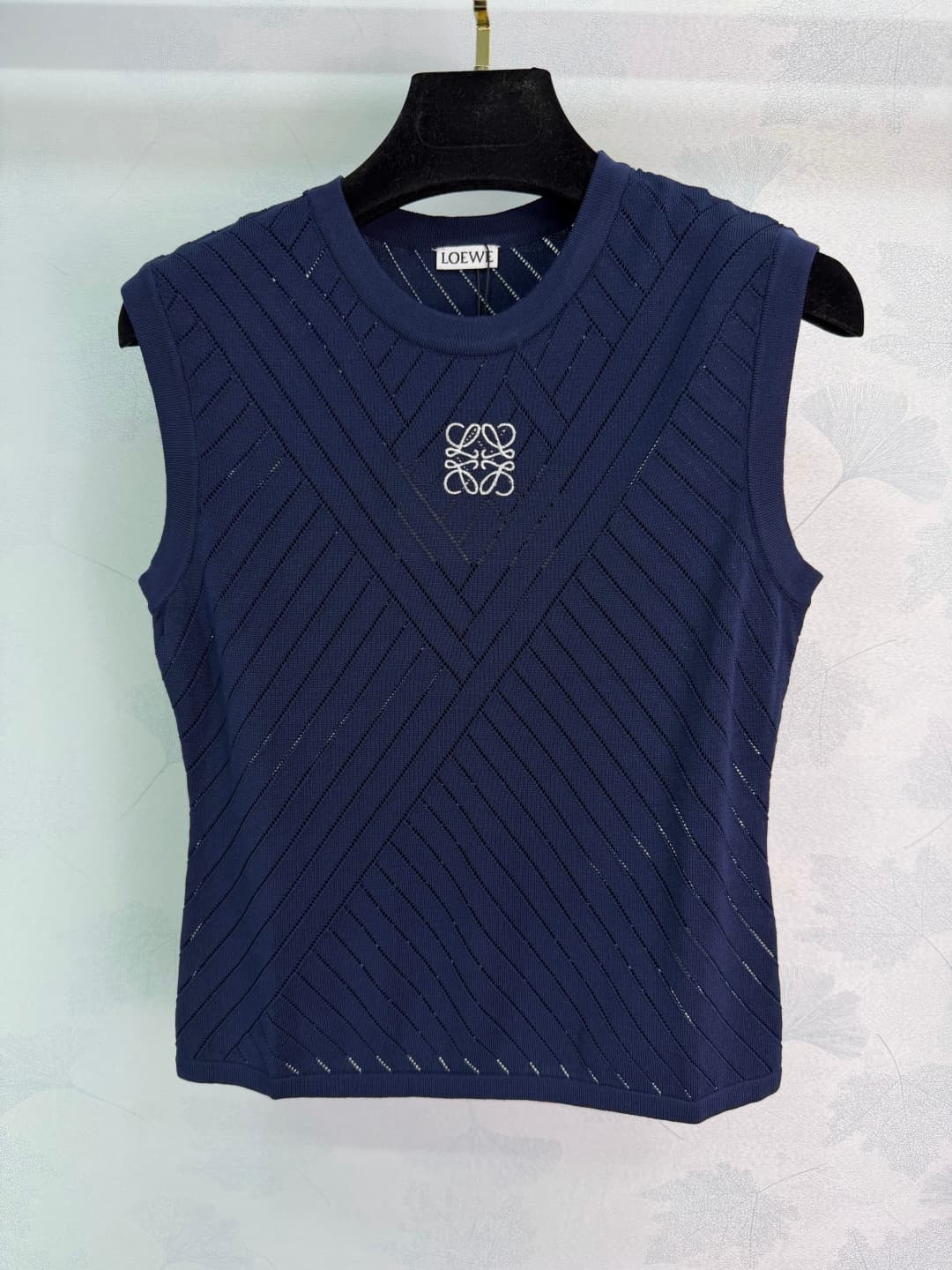 C18430 🆕Loe*26 – New spring/summer sleeveless knitted vest. Made from high-quality knitting fabric, it’s soft and comfortable to wear in summer! The Anagram embroidery on the chest is very distinctive. The sleeveless design makes it ideal for pairing with — image 2