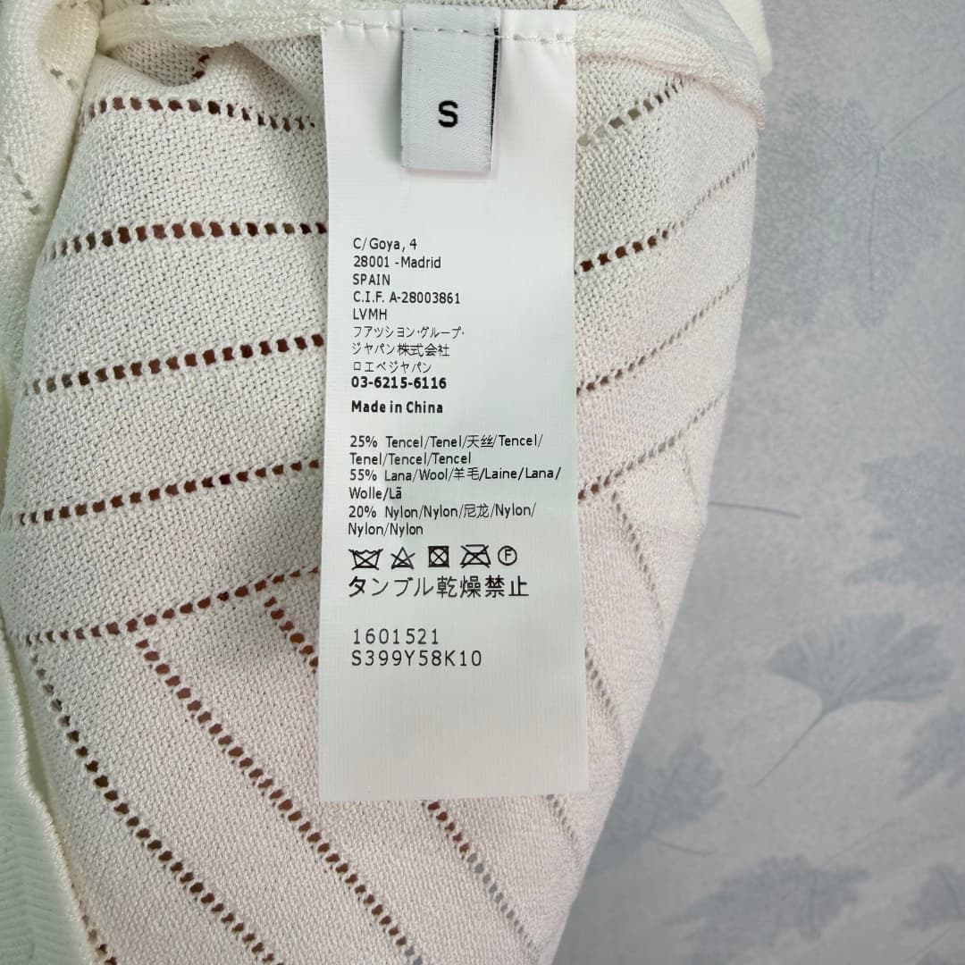 C18430 🆕Loe*26 – New spring/summer sleeveless knitted vest. Made from high-quality knitting fabric, it’s soft and comfortable to wear in summer! The Anagram embroidery on the chest is very distinctive. The sleeveless design makes it ideal for pairing with — image 8