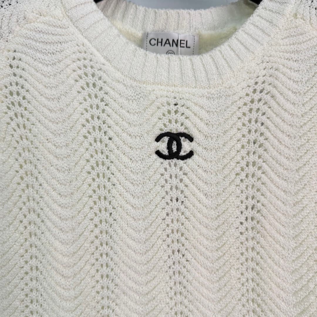 C18429 🆕Ch*26 – New spring/summer short sleeves with openwork knit design. Made of lightweight and breathable fabric, very comfortable to wear in summer! The double C symbols on the chest are highly recognizable, giving a strong brand feel. The wave-edge  — image 6