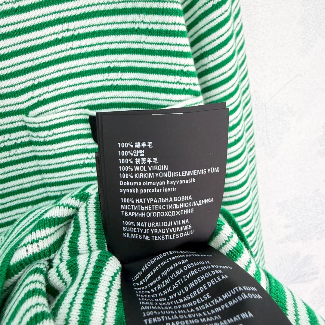 C18423 🆕Miu*26 – New spring/summer knitted striped long-sleeve shirt with a loose fit that accentuates slimmer appearance; suitable for all body types! The striped pattern is fresh and versatile. Small pockets on the chest and brand logo add extra details — image 8