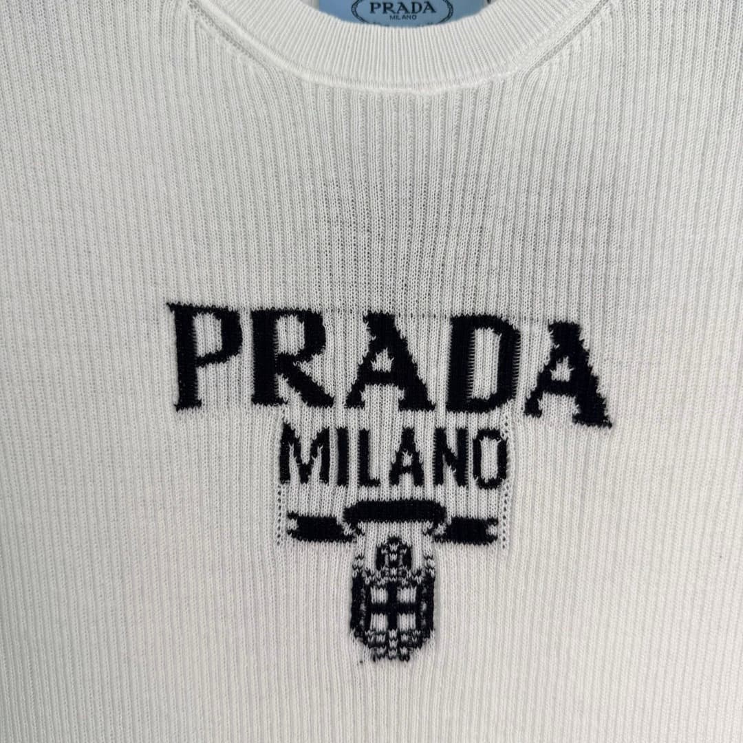 C18475 ❤️pp🆕Prad* 2025 – New spring/summer round-neck knitted short sleeves! Made of custom wool knit material; soft and comfortable in texture. Features a logo emblem on the chest, highlighting the brand’s style. Rich visual effect. Standard fit, but loo — image 6