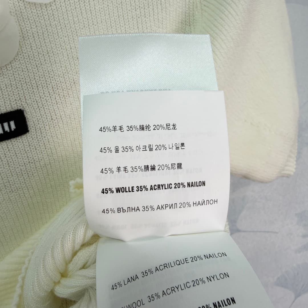 C18397 🆕Miu*26 – New spring/summer knit short sleeves. The soft fabric is extremely comfortable. The collar features three-dimensional flowers and sparkling details, giving it a delicate look. The short-sleeve design is perfect for spring/summer wear. The — image 8
