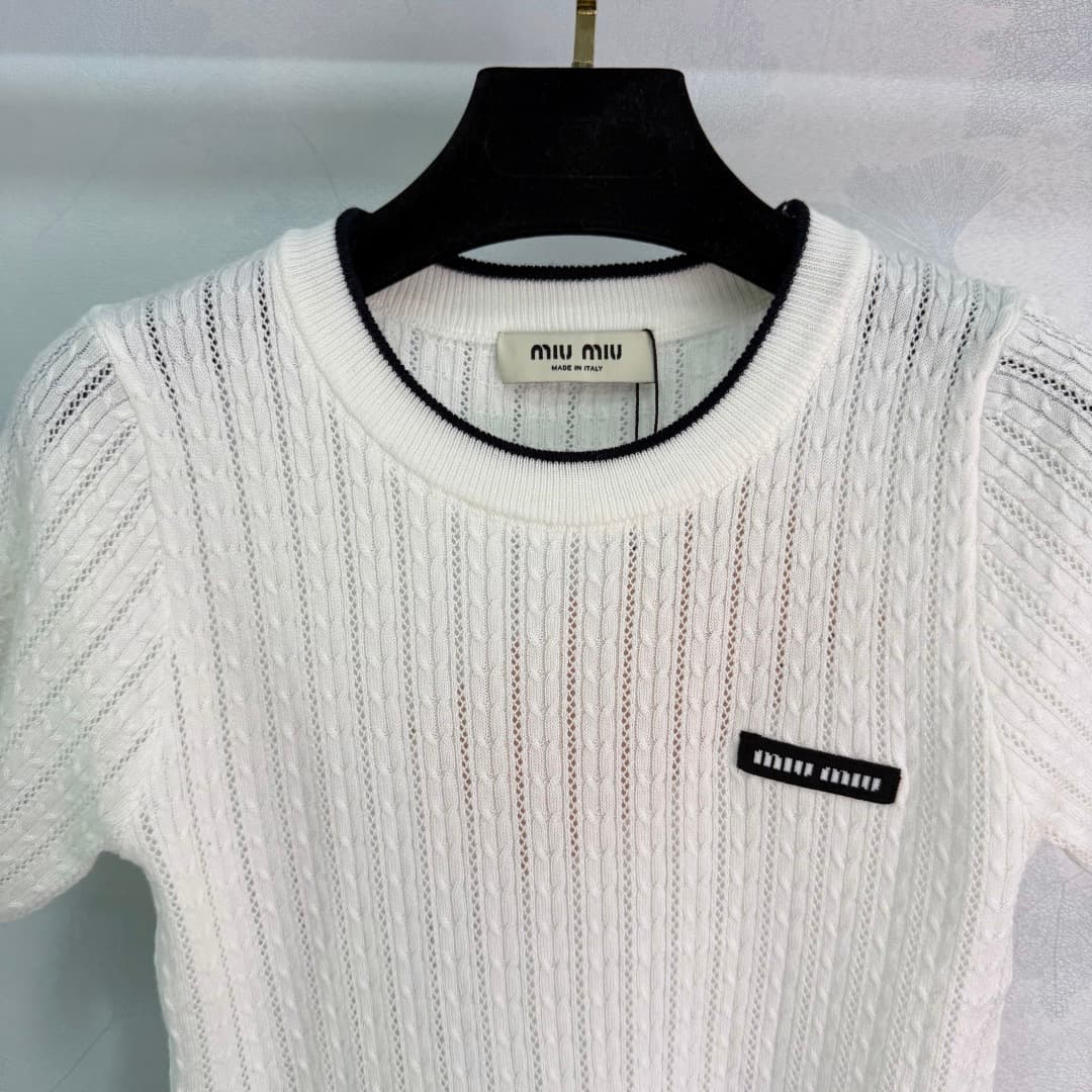 C18478 ❤️pp🆕Miu*26 – New spring/summer short sleeves with vertical patterns. Soft and breathable, extremely comfortable to wear in summer! The vertical pattern helps create a slimmer look and adds dimension to the outfit. Round neckline + contrasting edge — image 5