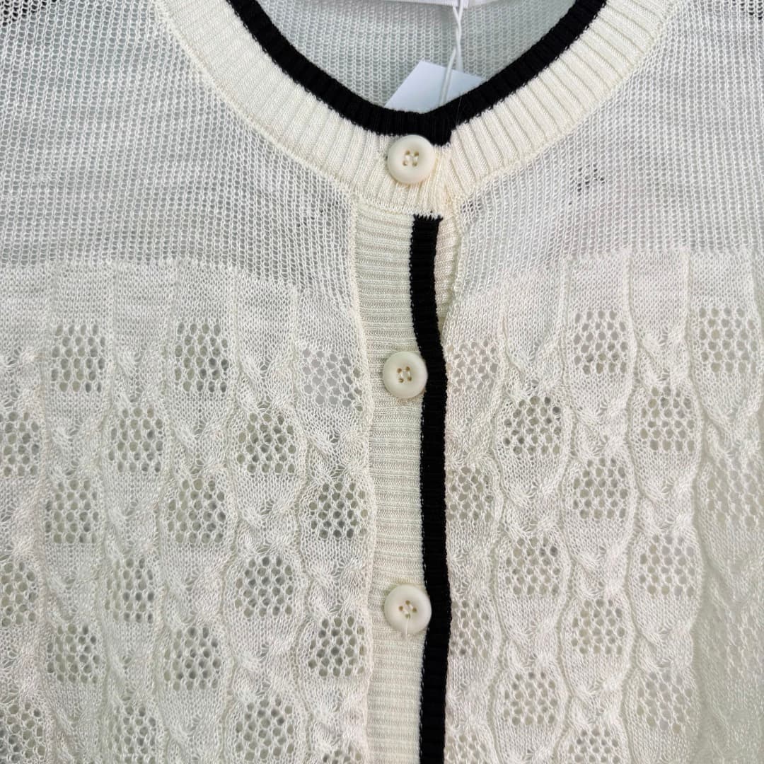 C18378 🆕Dio*26 – New spring/summer knitted sweater with open patterns. Lightweight and breathable; extremely comfortable for spring/summer wear! Short sleeves + round neck design; buttons on the front make it easy to put on and take off. The open pattern  — image 6