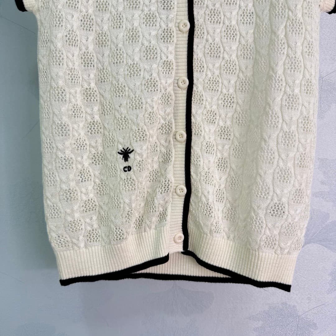 C18378 🆕Dio*26 – New spring/summer knitted sweater with open patterns. Lightweight and breathable; extremely comfortable for spring/summer wear! Short sleeves + round neck design; buttons on the front make it easy to put on and take off. The open pattern  — image 7
