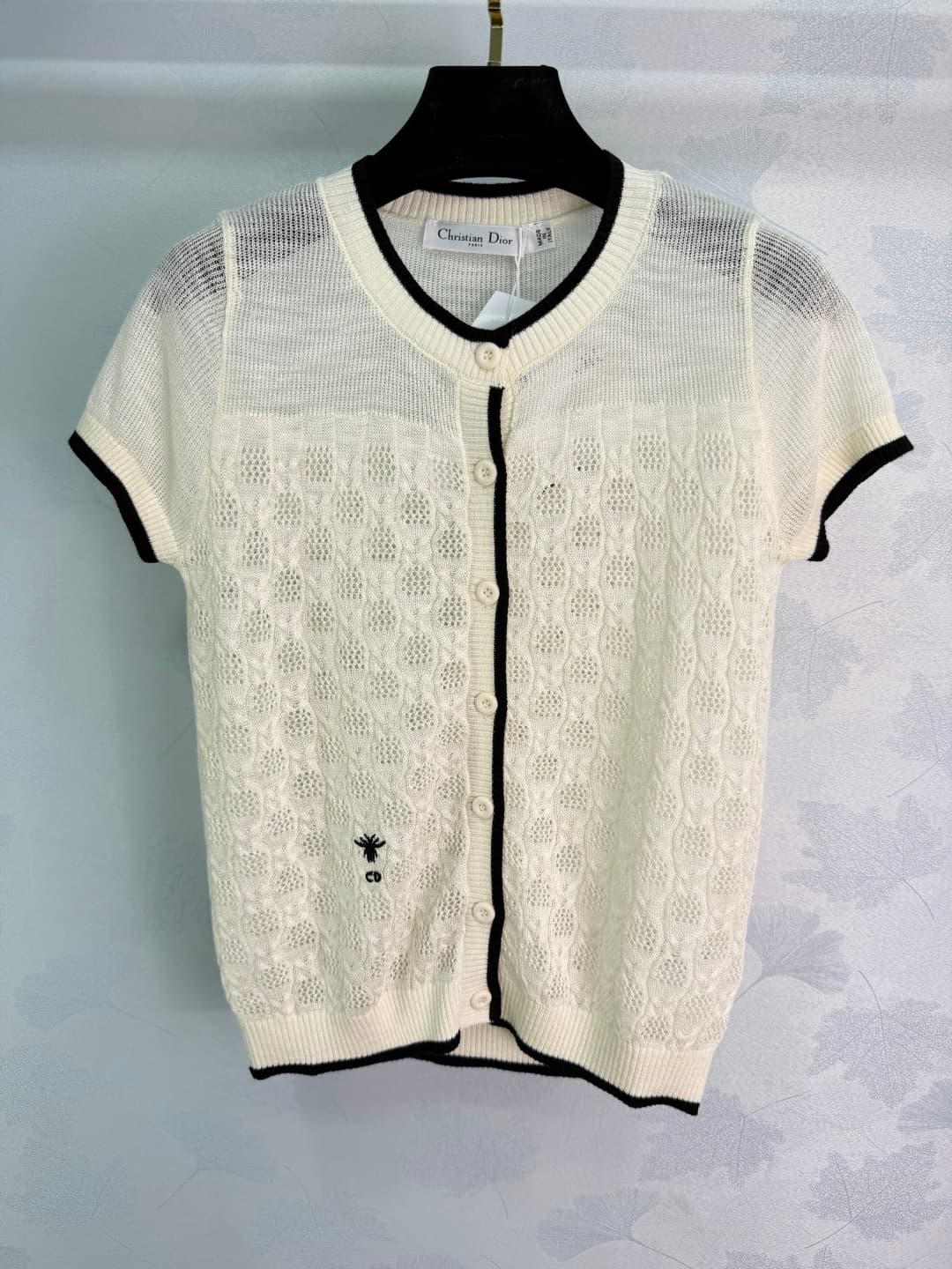 C18378 🆕Dio*26 – New spring/summer knitted sweater with open patterns. Lightweight and breathable; extremely comfortable for spring/summer wear! Short sleeves + round neck design; buttons on the front make it easy to put on and take off. The open pattern  — image 4