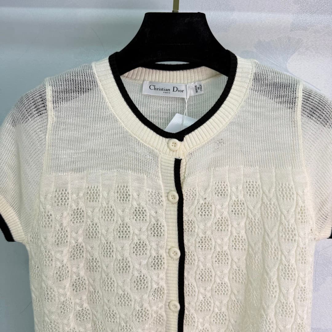 C18378 🆕Dio*26 – New spring/summer knitted sweater with open patterns. Lightweight and breathable; extremely comfortable for spring/summer wear! Short sleeves + round neck design; buttons on the front make it easy to put on and take off. The open pattern  — image 5